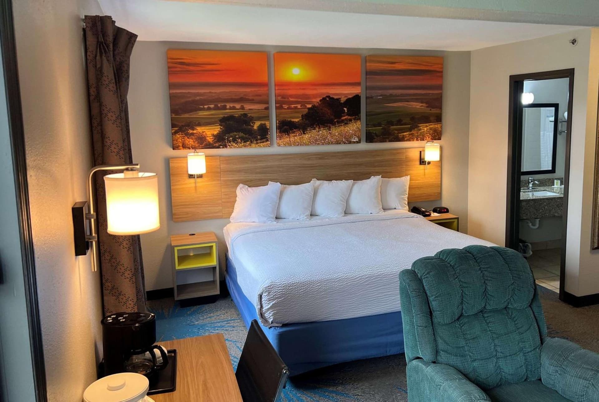 Days Inn & Suites by Wyndham Des Moines Airport gallery photo in Des Moines, IA — image 34