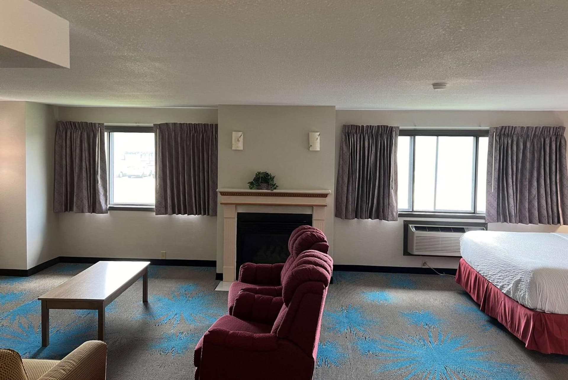 Days Inn & Suites by Wyndham Des Moines Airport gallery photo in Des Moines, IA — image 9
