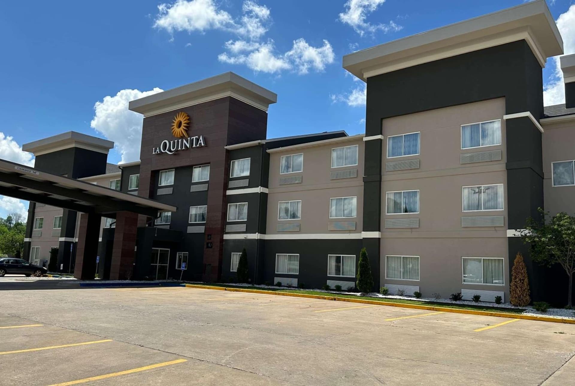 La Quinta by Wyndham Fayetteville featured exterior or lobby in Fayetteville, AR — similar hotel