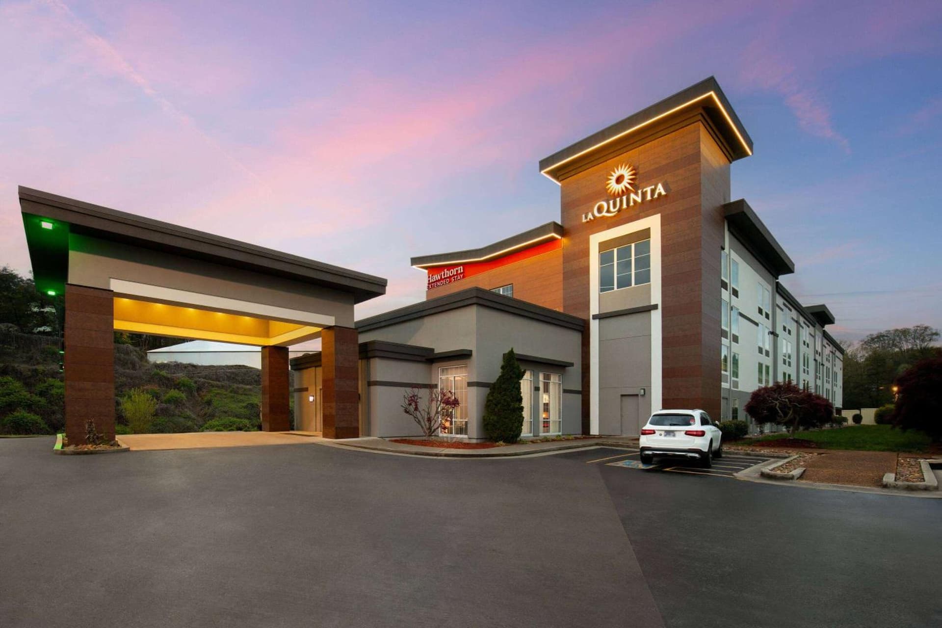 Hawthorn Extended Stay by Wyndham Knoxville property views in Knoxville, TN — gallery photo 3