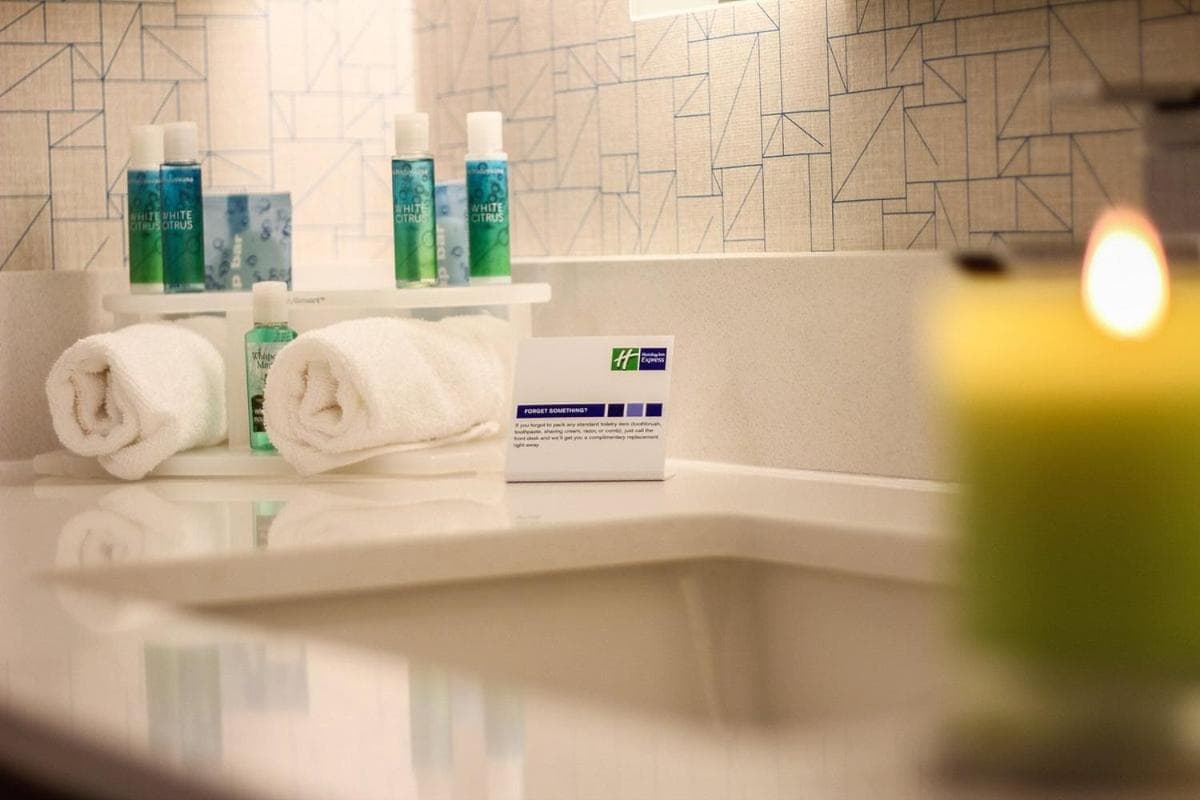 Holiday Inn Express & Suites Albany Airport Area - Latham by IHG gallery photo in Latham, NY — image 5