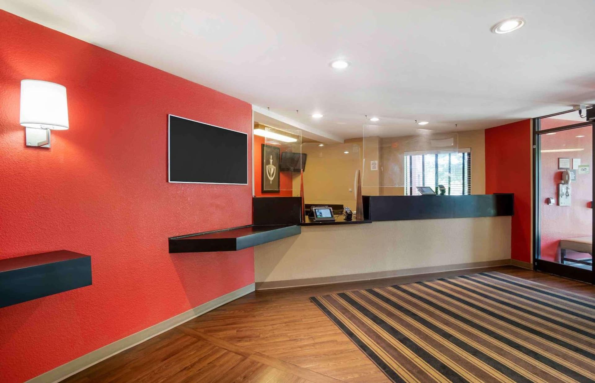 Extended Stay America Select Suites - Columbia - Gateway Drive interior in Columbia, MD — gallery photo 2