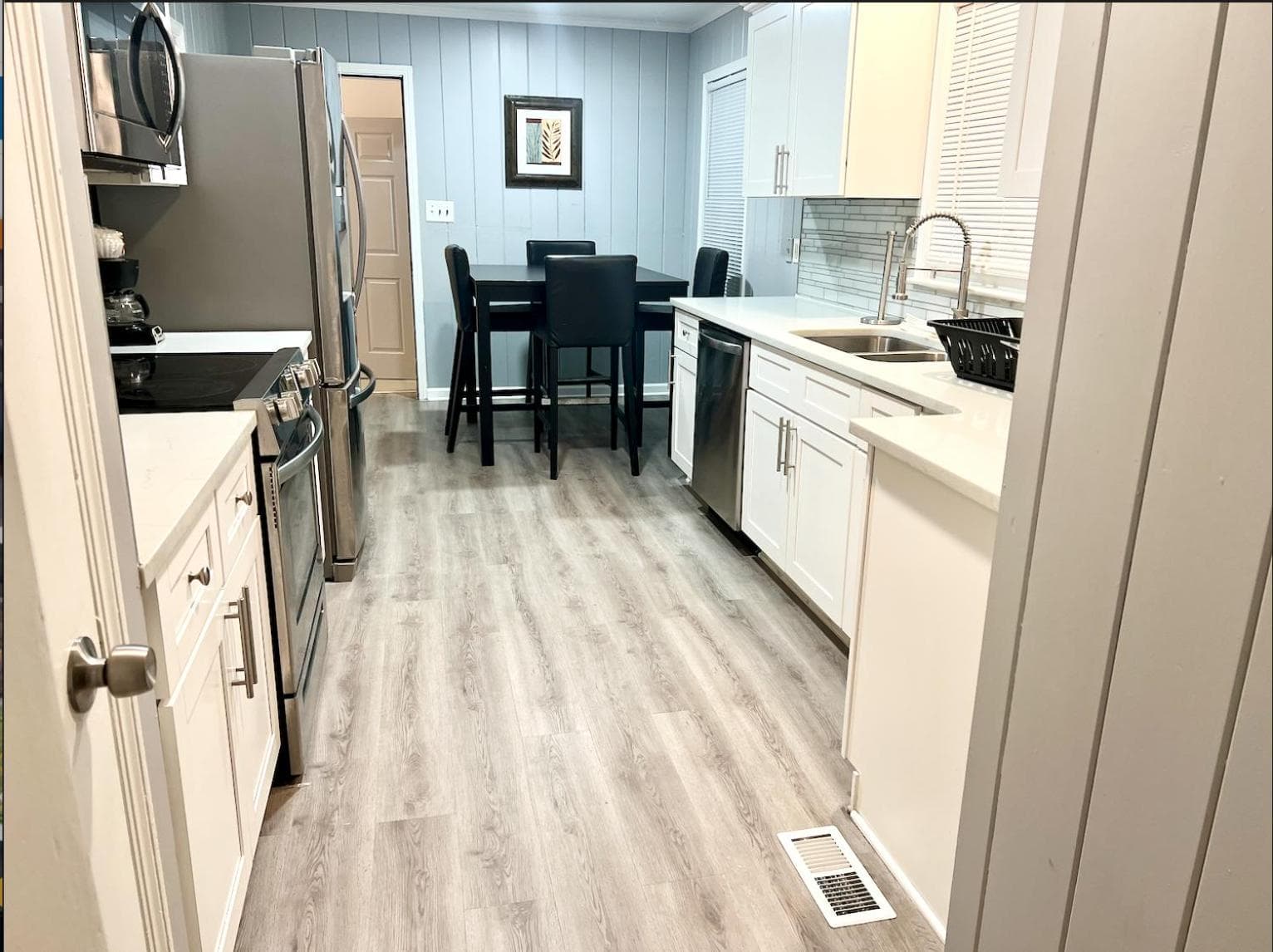 Queen Suite with Wifi with Hot Tub Room 6 property views in Atlanta, GA — gallery photo 3