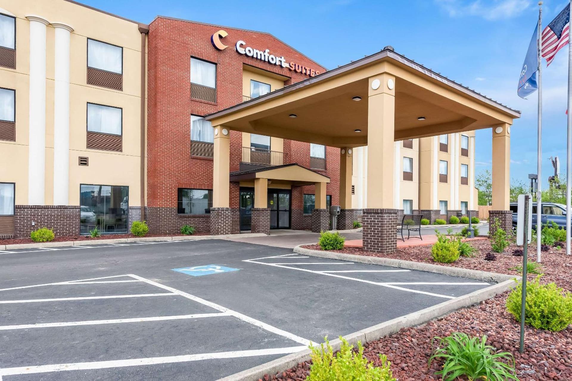 Comfort Suites Columbus property views in Columbus, OH — gallery photo 3