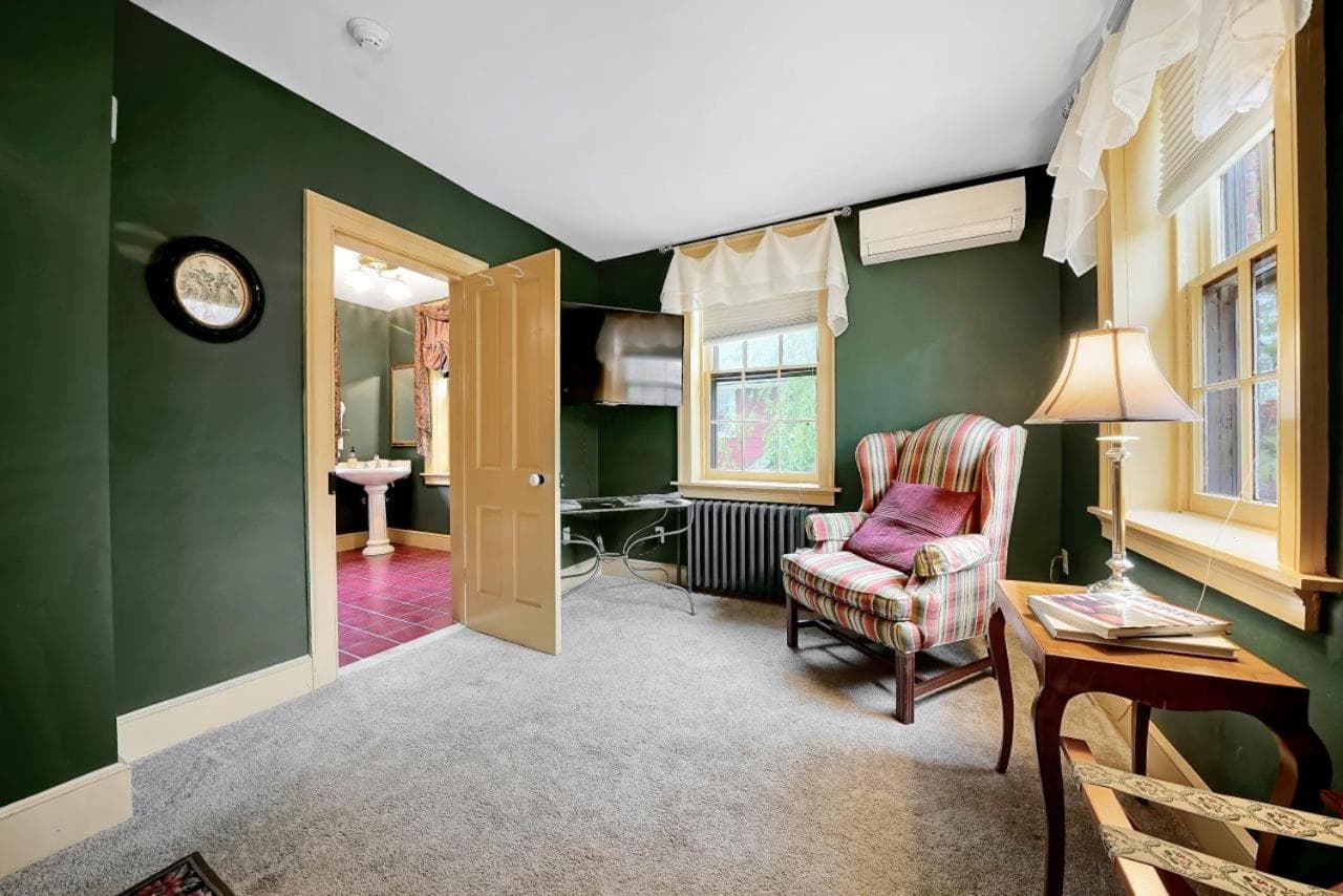 Cromwell Manor Inn gallery photo in Cornwall-on-Hudson, NY — image 14
