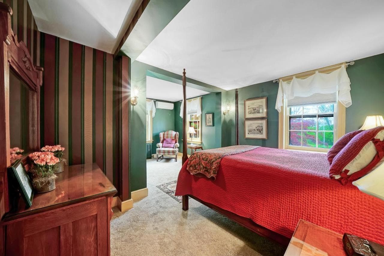 Cromwell Manor Inn gallery photo in Cornwall-on-Hudson, NY — image 12