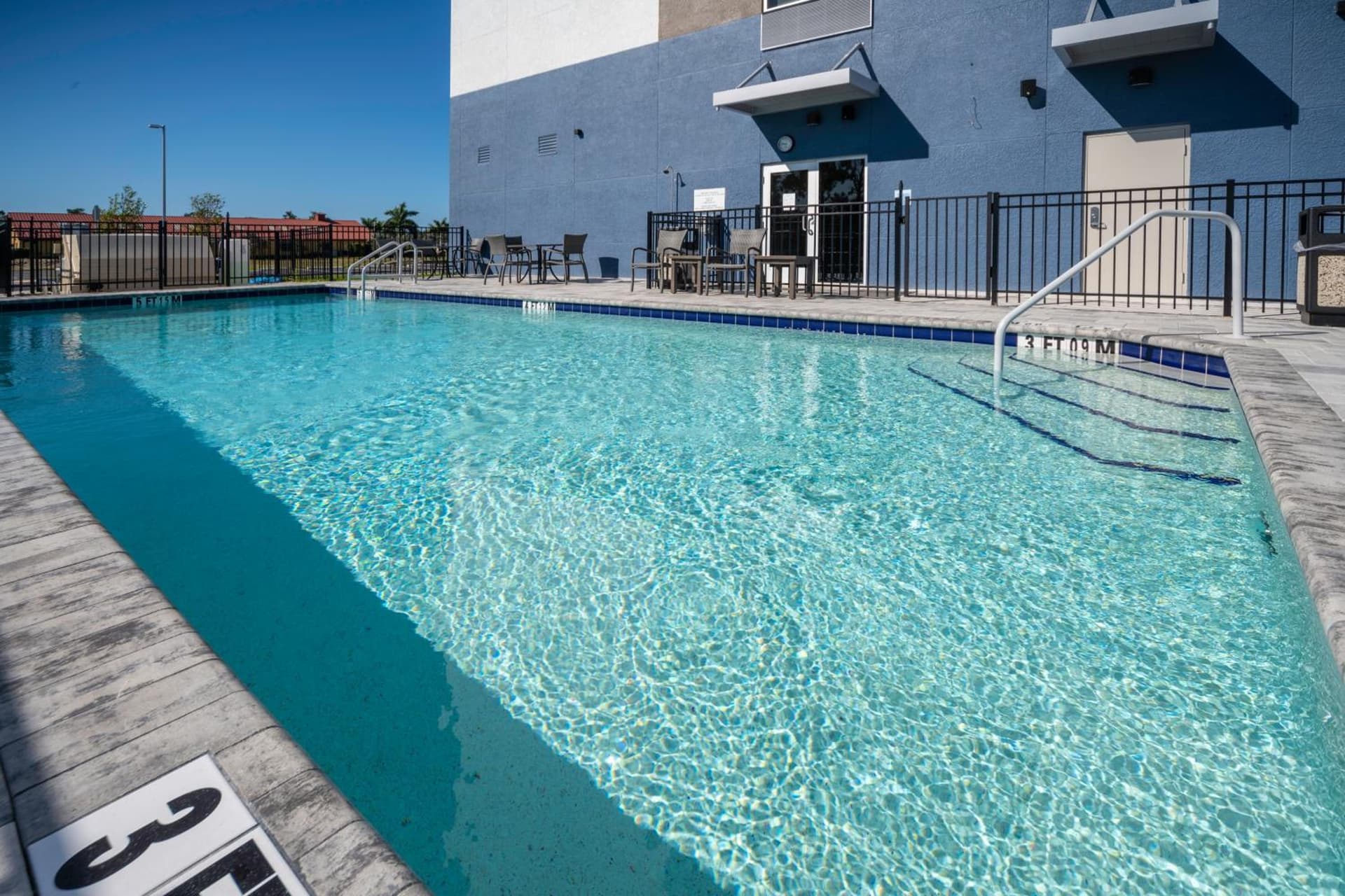 Holiday Inn Express & Suites - Fort Myers Airport by IHG gallery photo in Fort Myers, FL — image 10