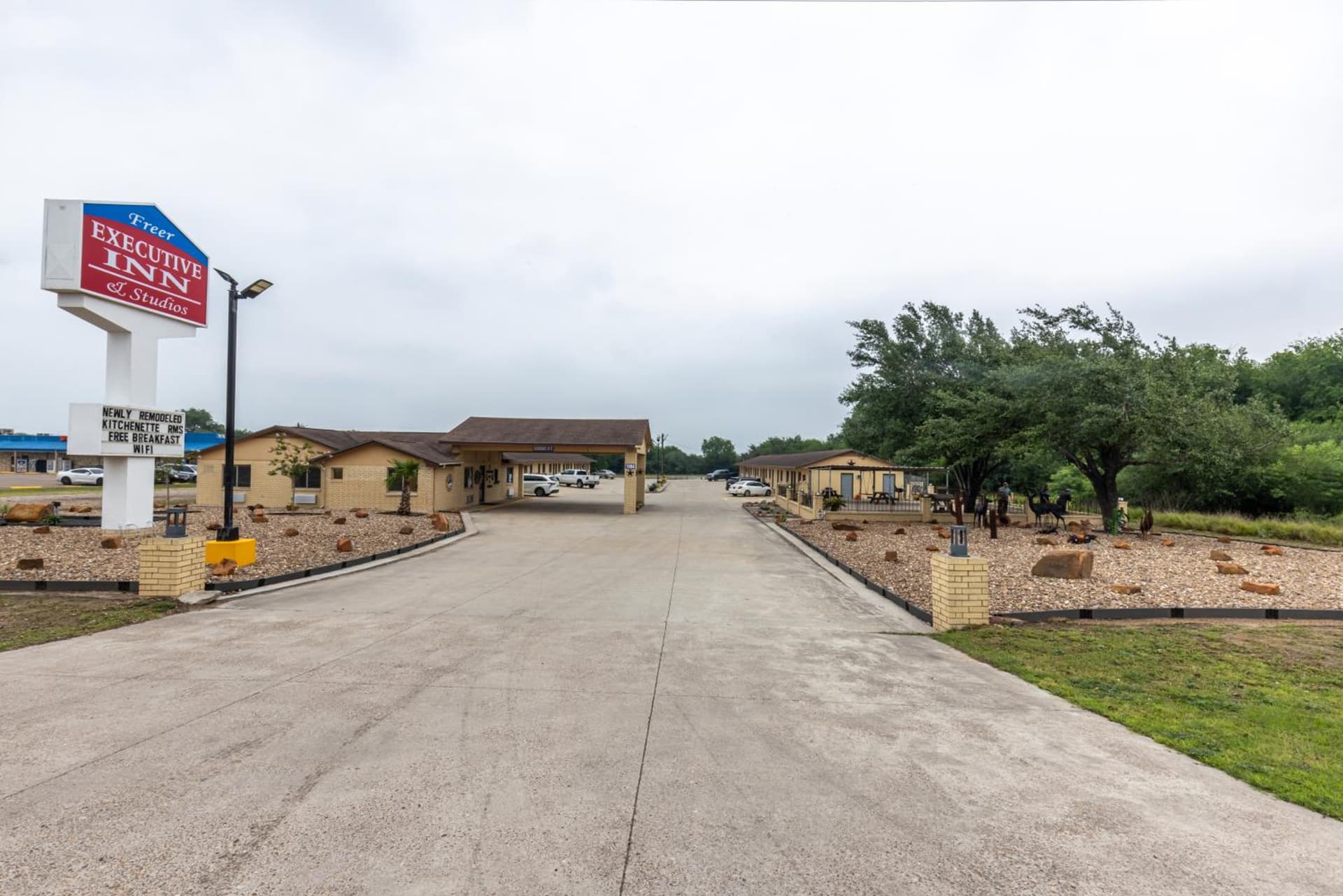 Freer Executive inn and Studios featured exterior or lobby in Freer, TX — similar hotel