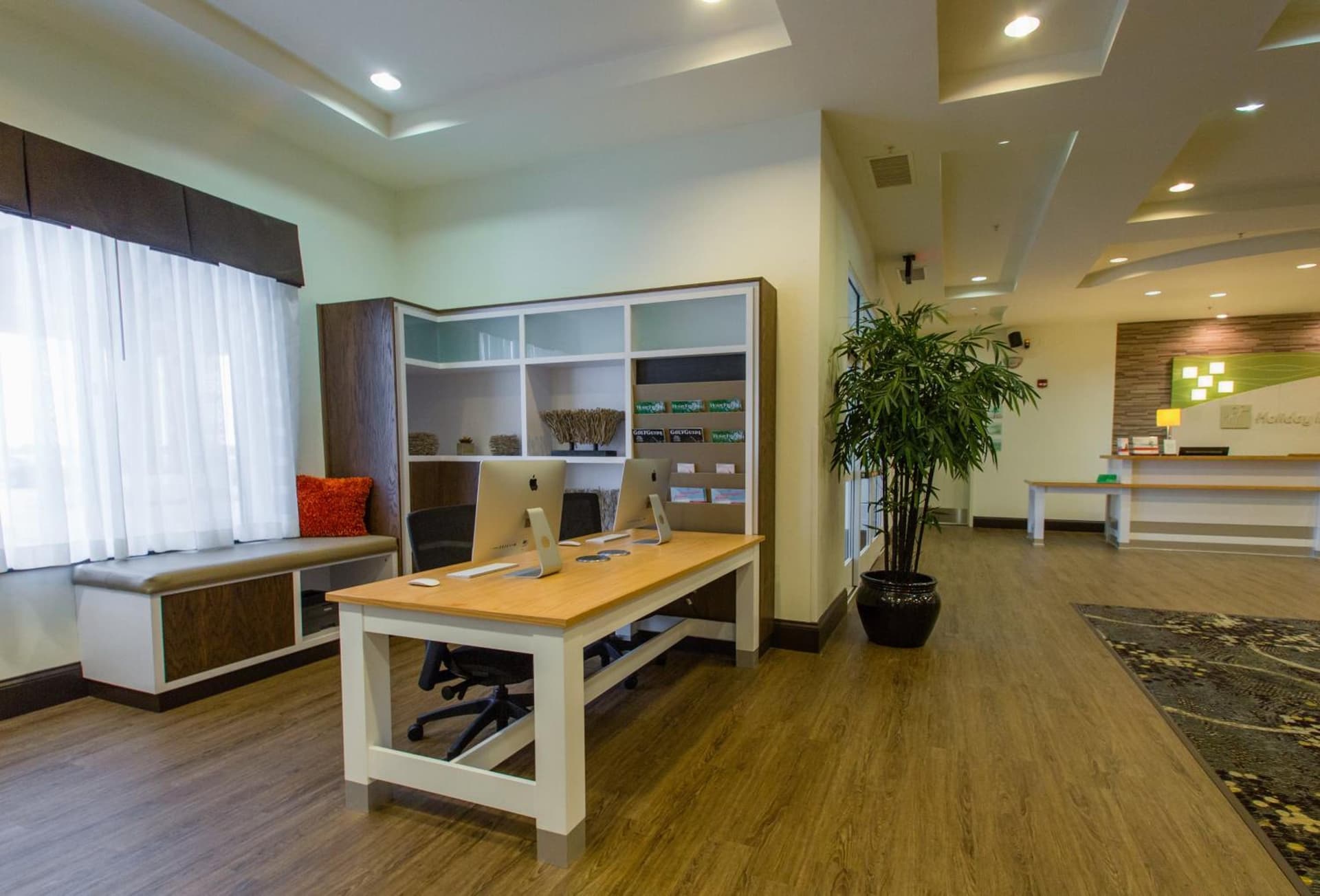 Holiday Inn Hotel & Suites Bloomington Airport by IHG gallery photo in Bloomington, IL — image 12