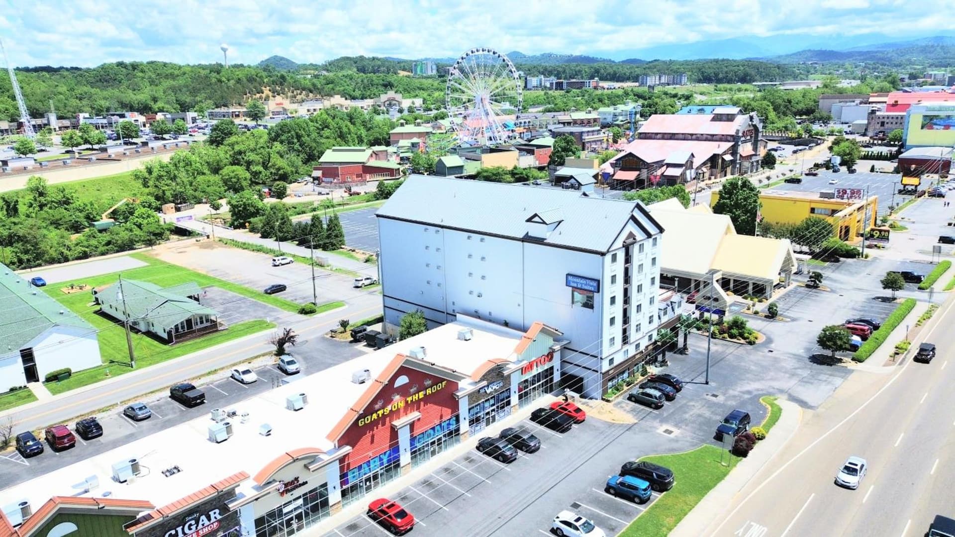 Mountain Vista Inn & Suites - Walking Distance to the Island property views in Pigeon Forge, TN — gallery photo 3