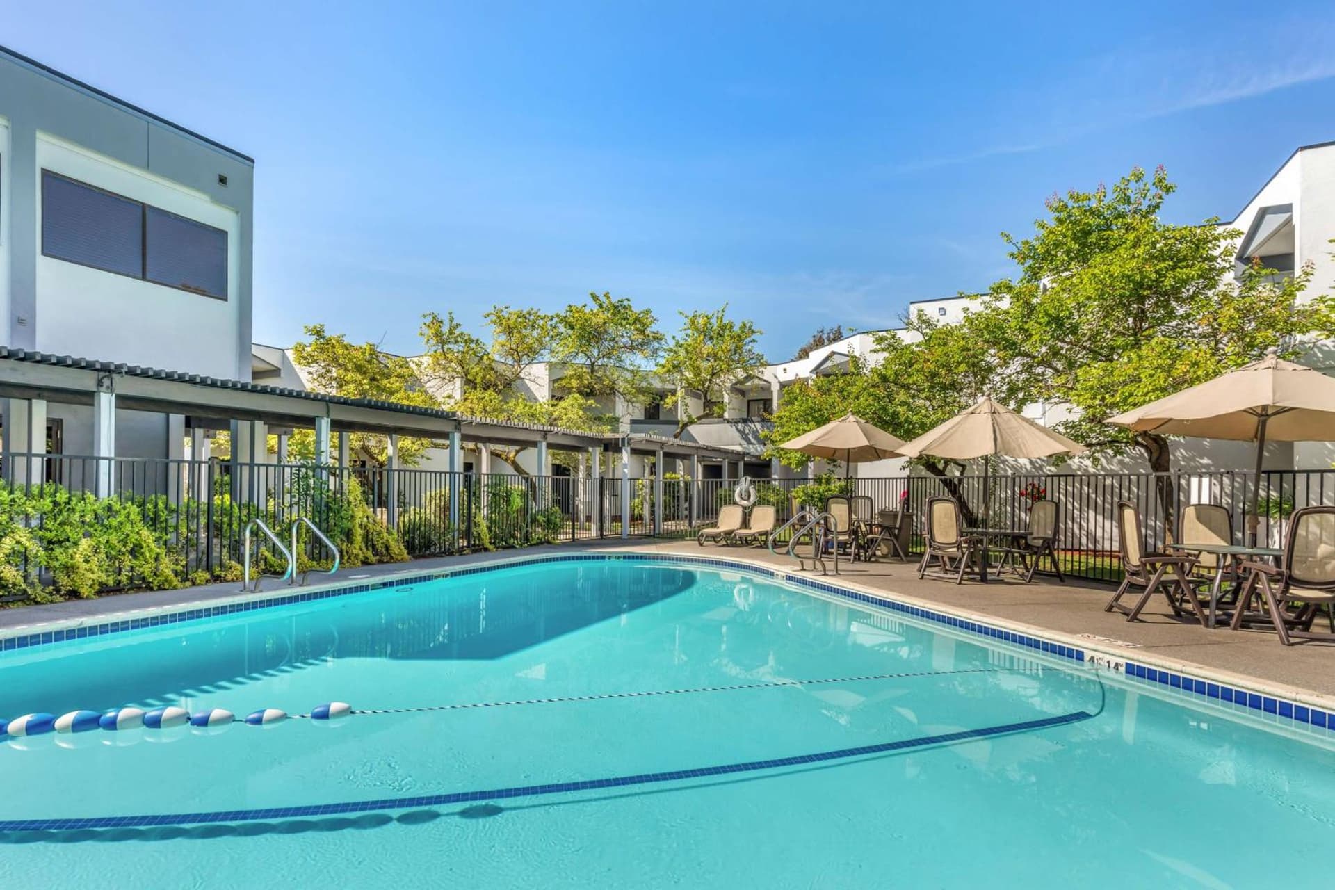 Best Western Plus Wine Country Inn & Suites interior in Santa Rosa, CA — gallery photo 2