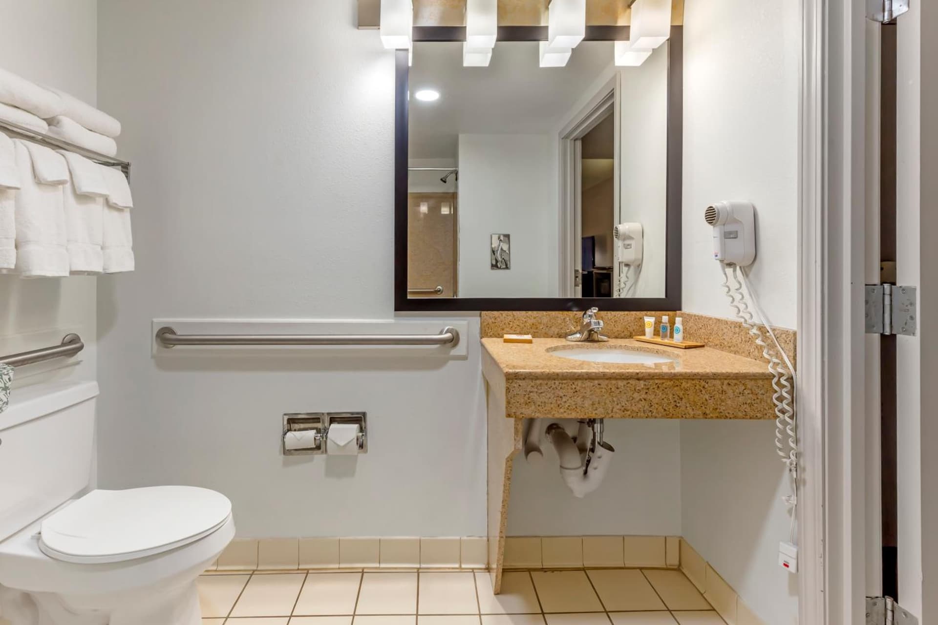 Country Inn & Suites by Radisson, Newport News South, VA gallery photo in Newport News, VA — image 62