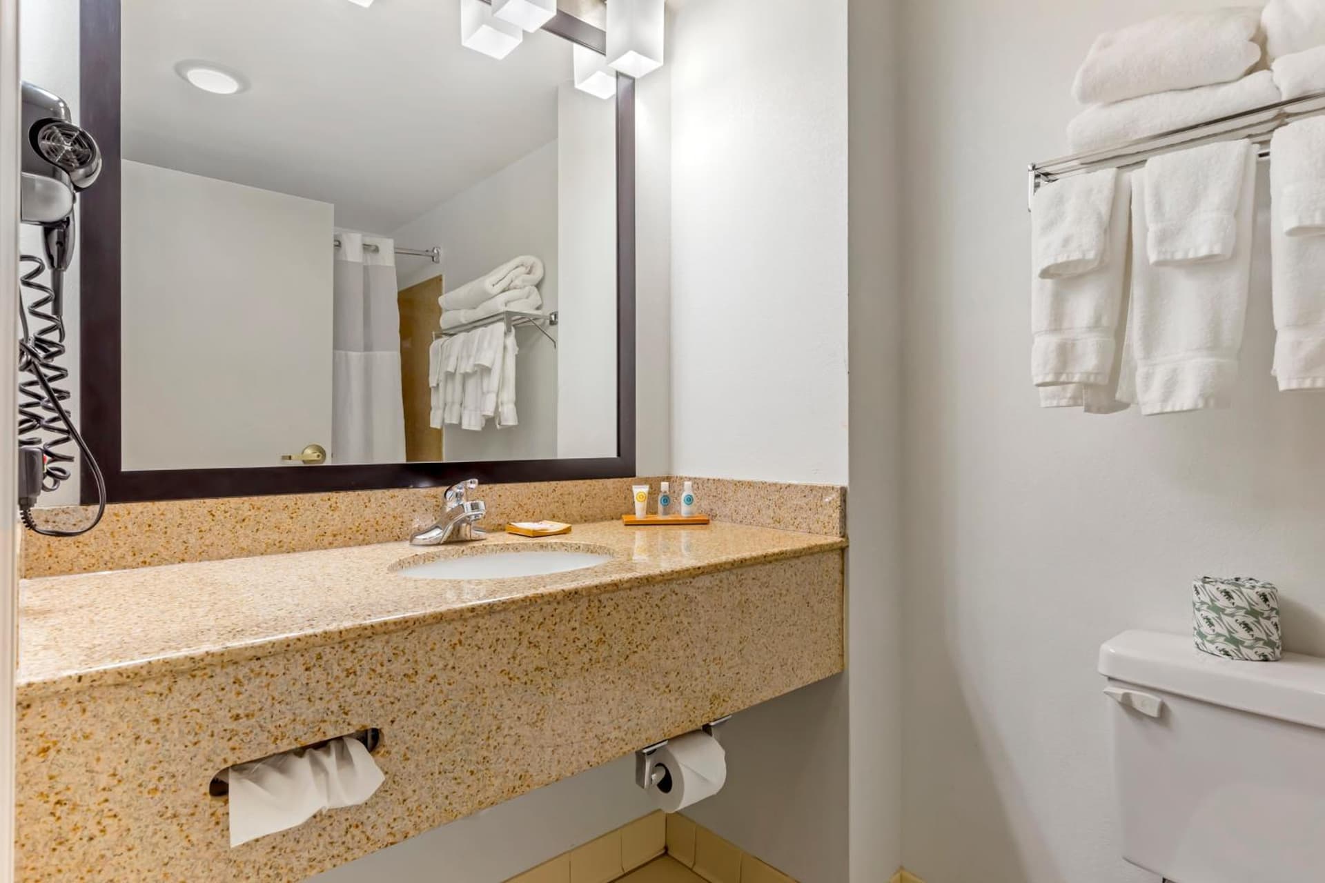 Country Inn & Suites by Radisson, Newport News South, VA gallery photo in Newport News, VA — image 13
