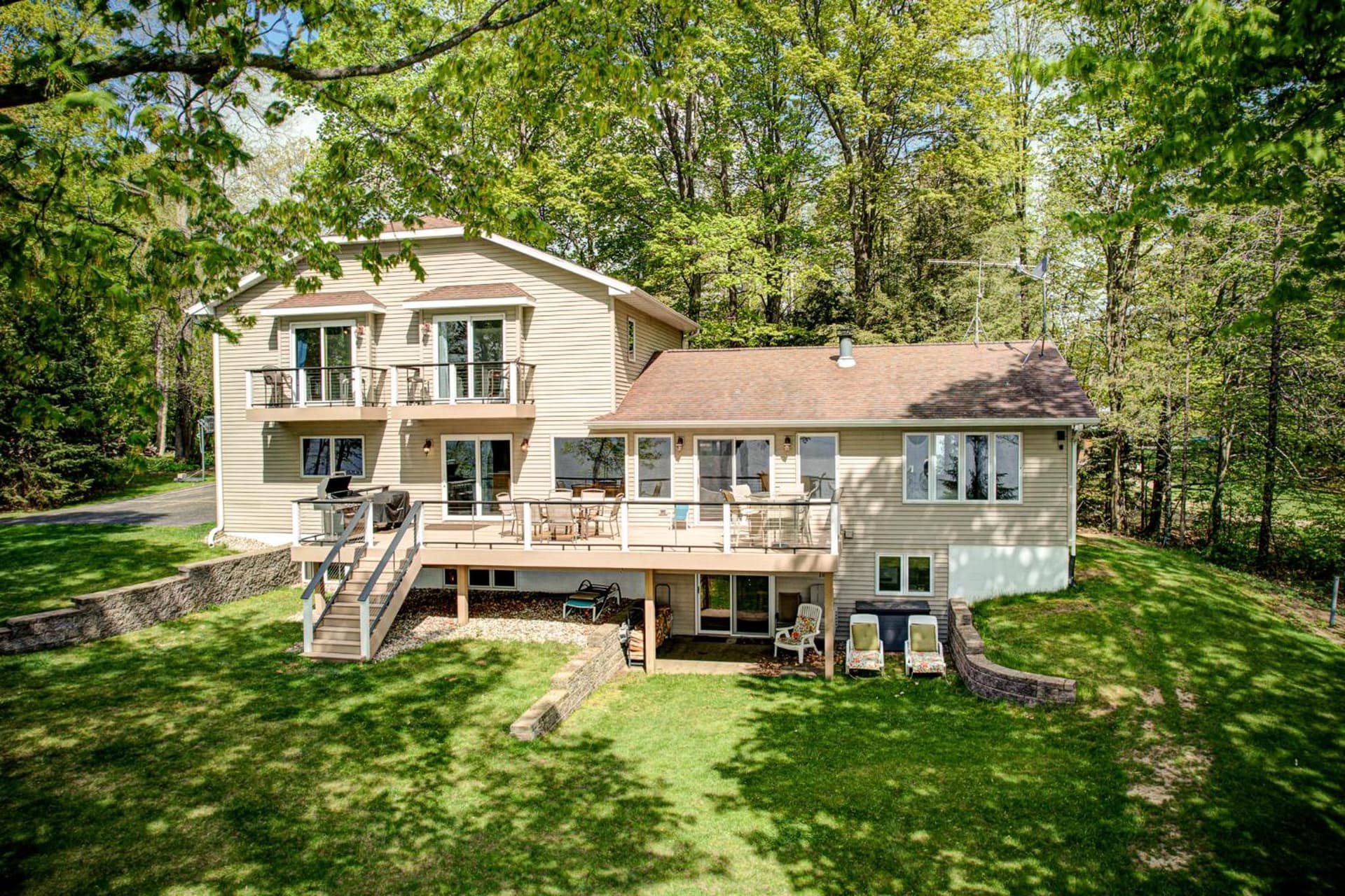Sabel's Retreat On Summit Lake featured exterior or lobby in Summit Lake, WI — similar hotel