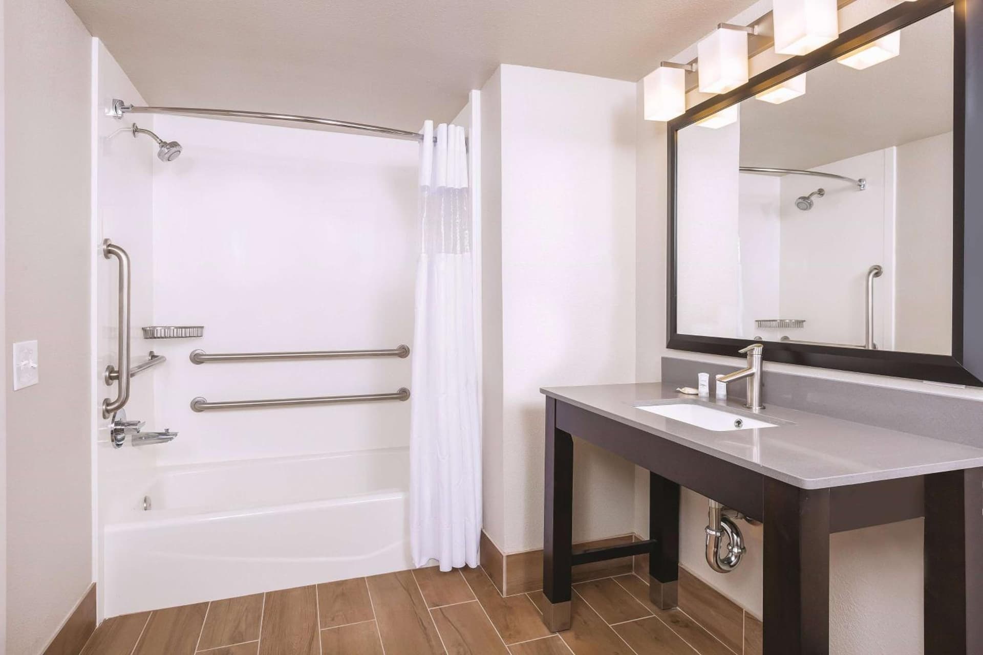 La Quinta by Wyndham Fairfield - Napa Valley gallery photo in Fairfield, CA — image 17
