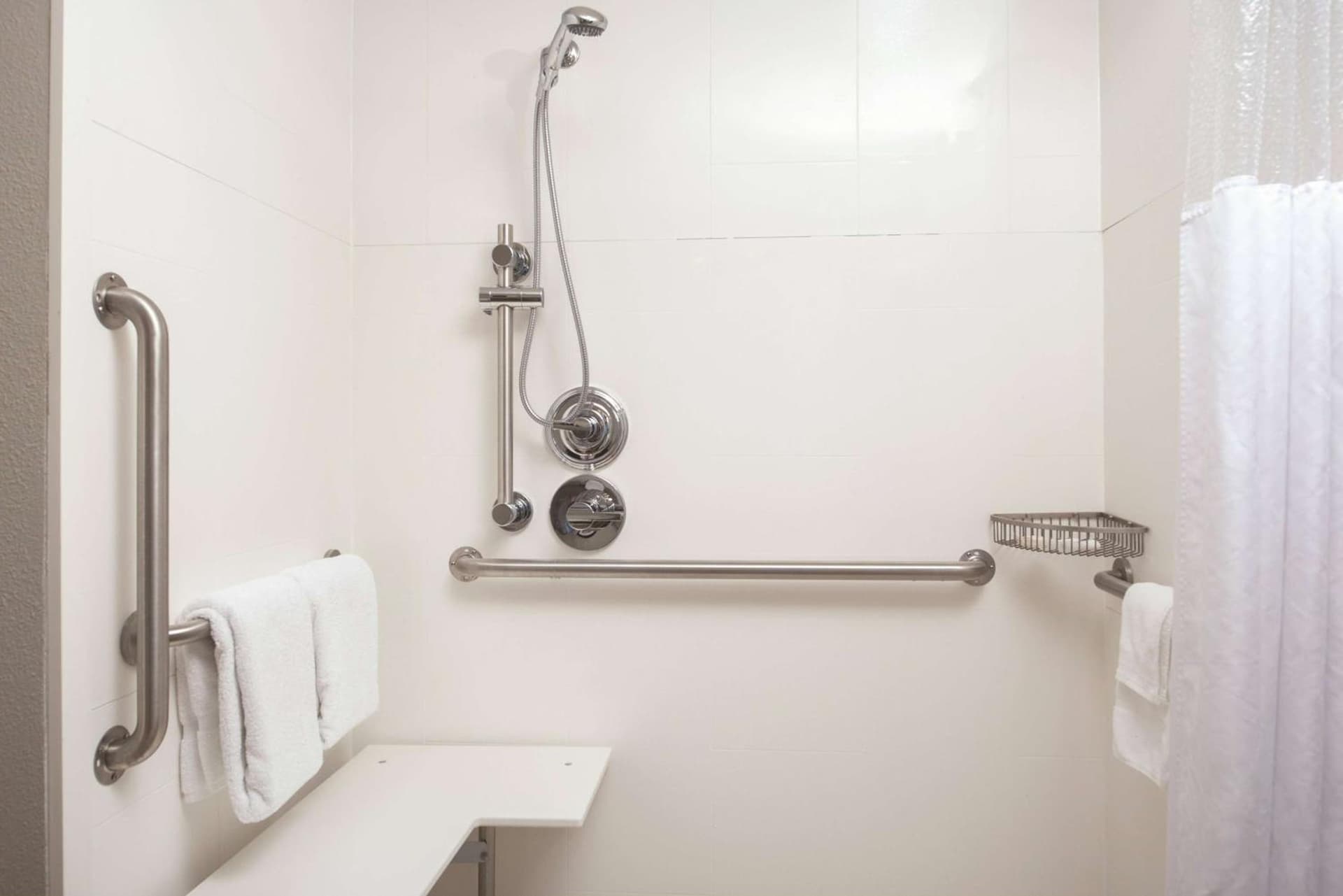 La Quinta by Wyndham Fairfield - Napa Valley interior in Fairfield, CA — gallery photo 2