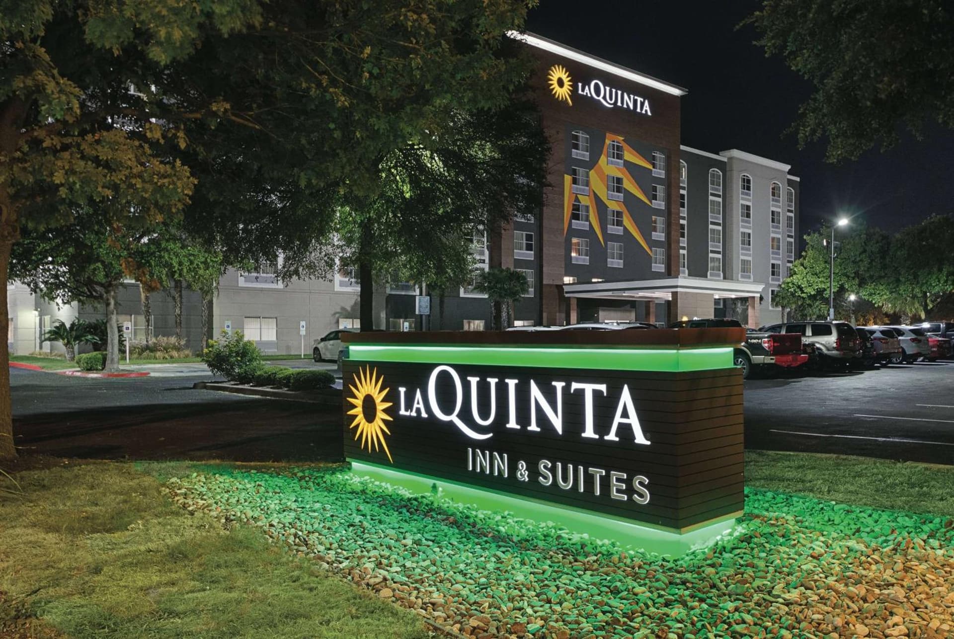 La Quinta Inn & Suites by Wyndham San Antonio Downtown interior in San Antonio, TX — gallery photo 2
