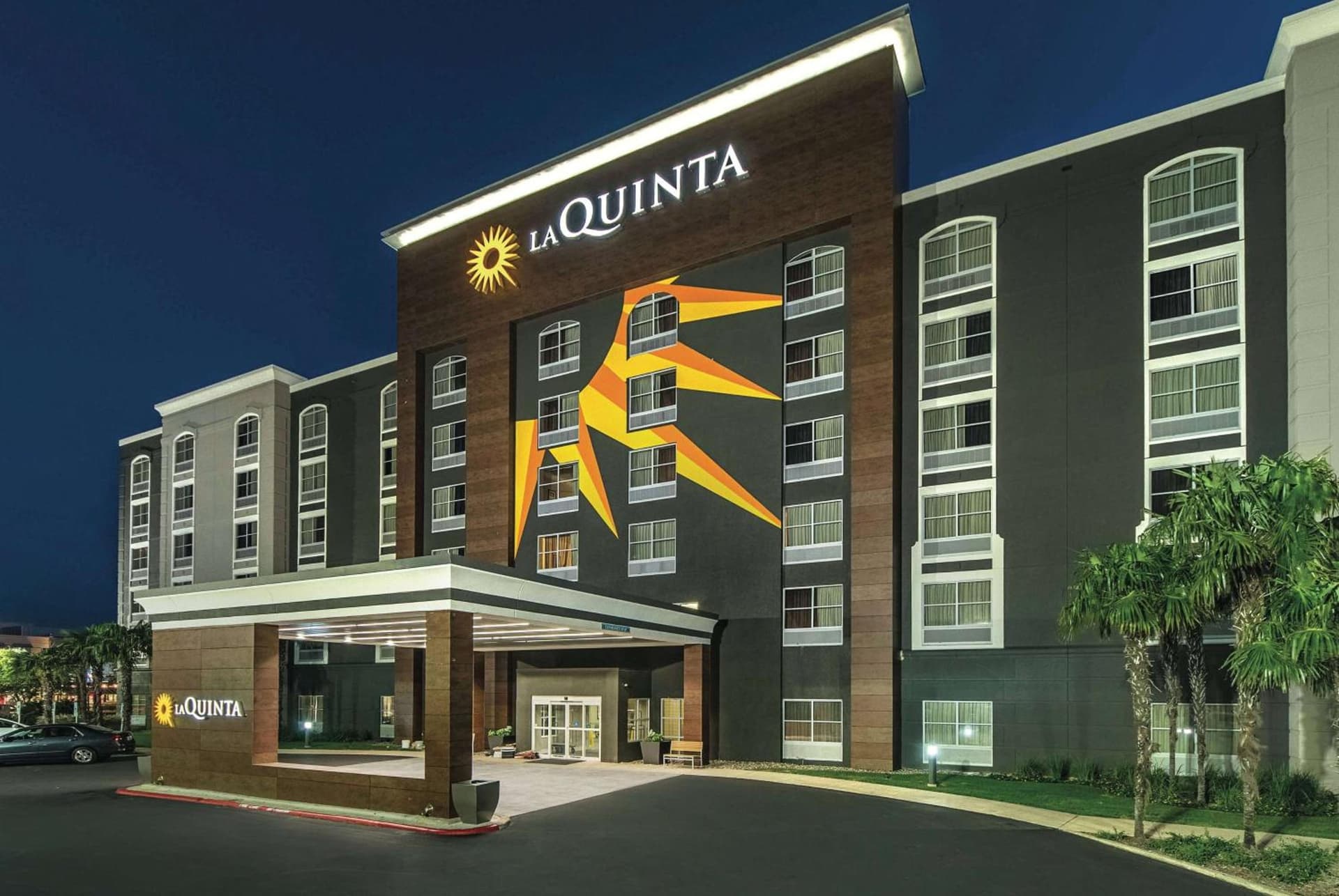 La Quinta Inn & Suites by Wyndham San Antonio Downtown gallery photo in San Antonio, TX — image 47
