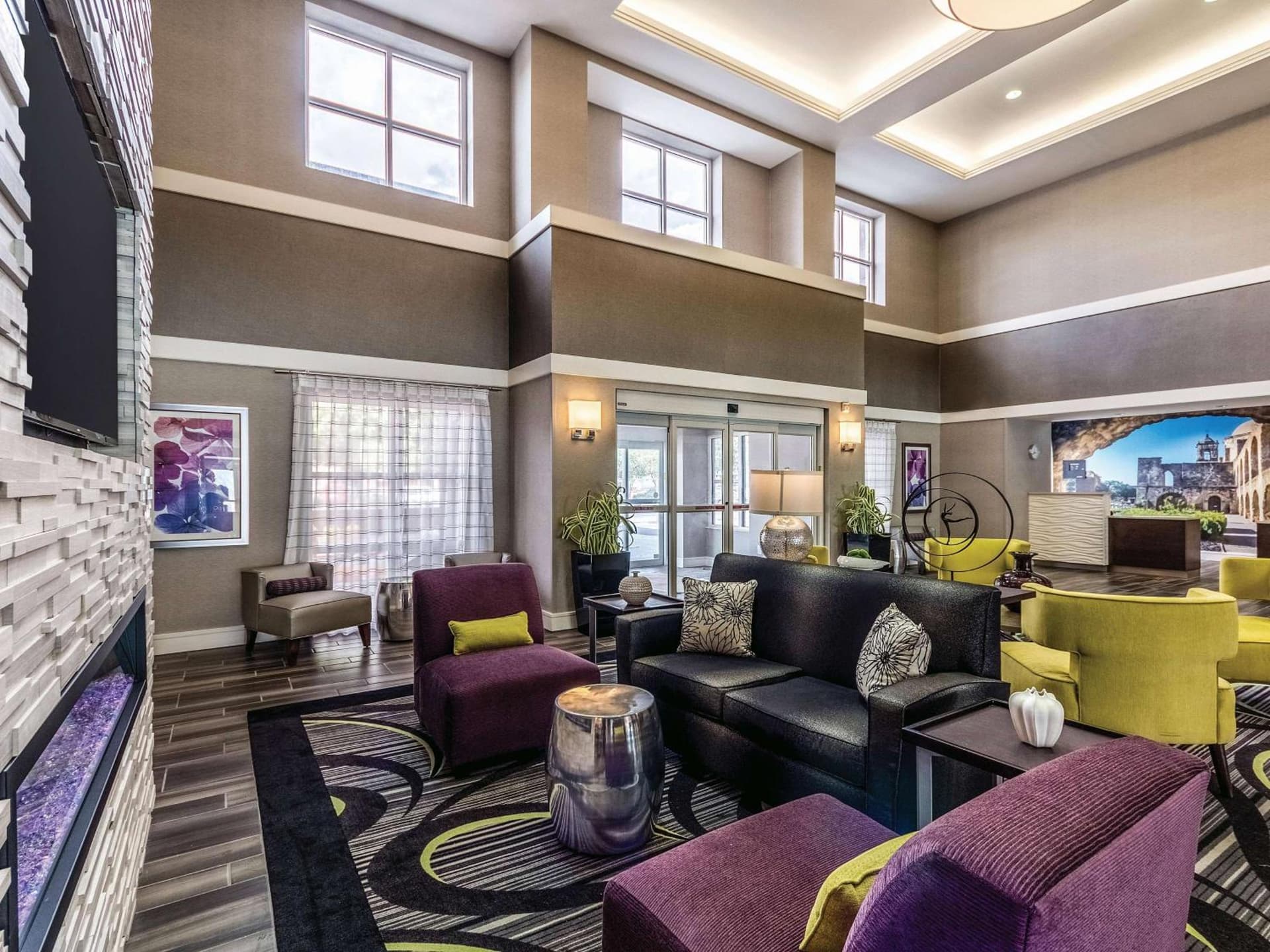 La Quinta Inn & Suites by Wyndham San Antonio Downtown gallery photo in San Antonio, TX — image 36