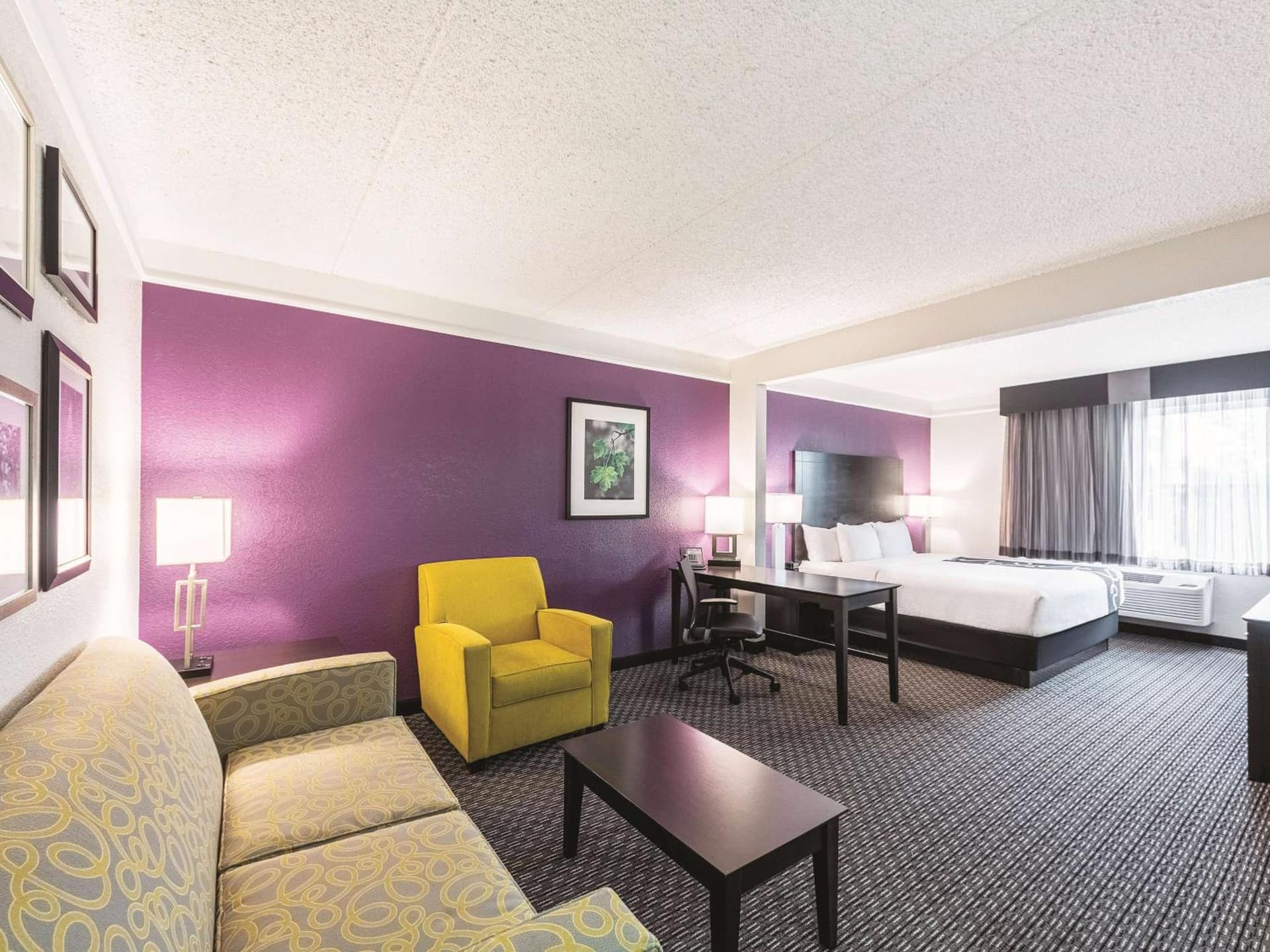 La Quinta Inn & Suites by Wyndham San Antonio Downtown gallery photo in San Antonio, TX — image 8