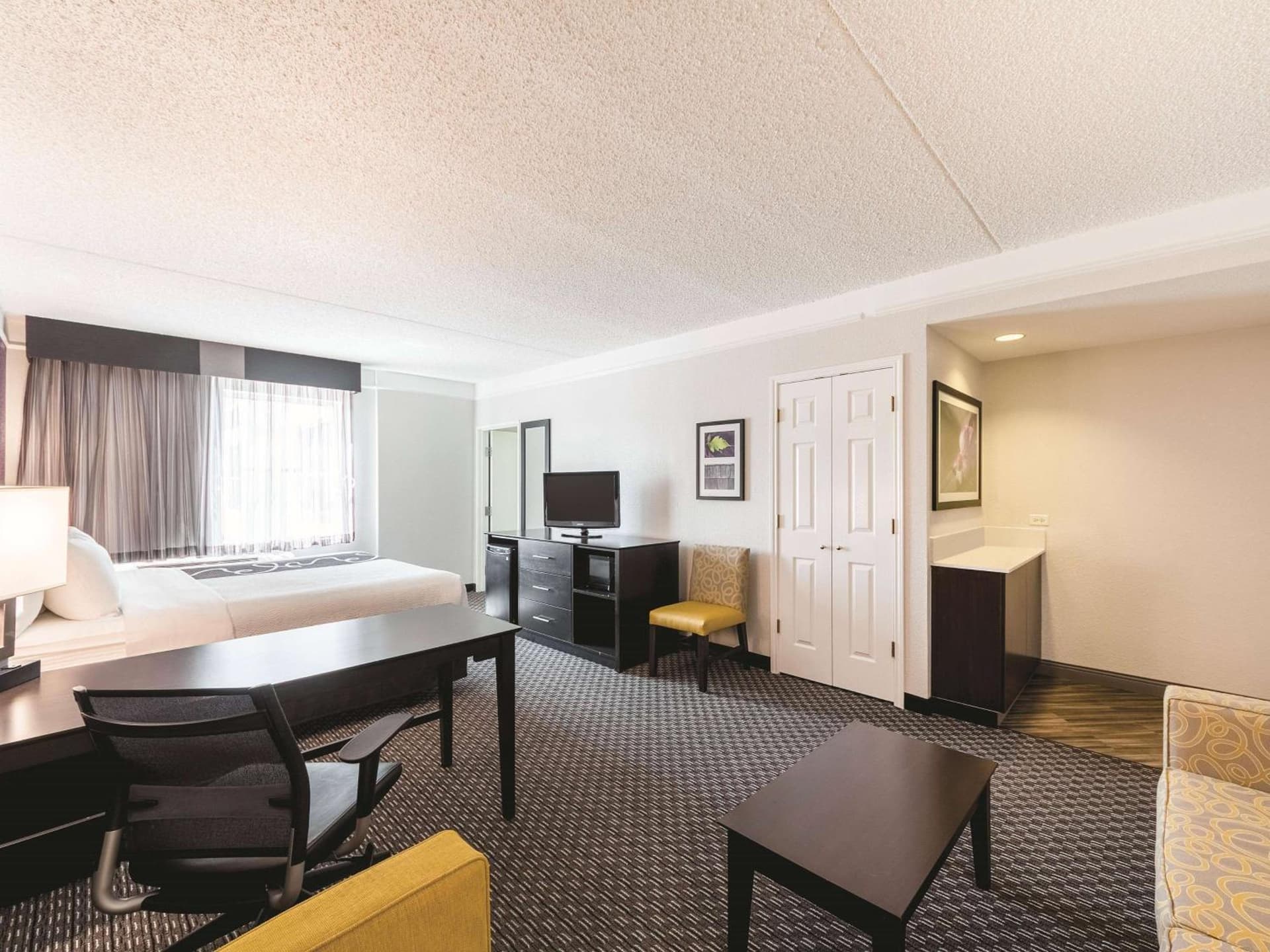 La Quinta Inn & Suites by Wyndham San Antonio Downtown gallery photo in San Antonio, TX — image 37