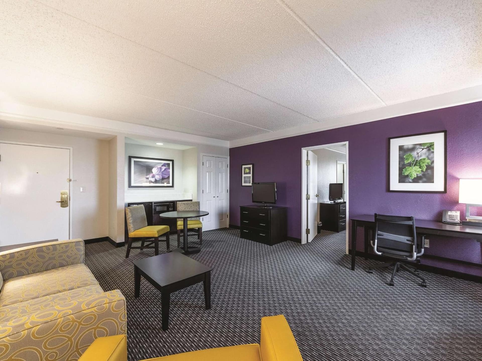 La Quinta Inn & Suites by Wyndham San Antonio Downtown gallery photo in San Antonio, TX — image 5