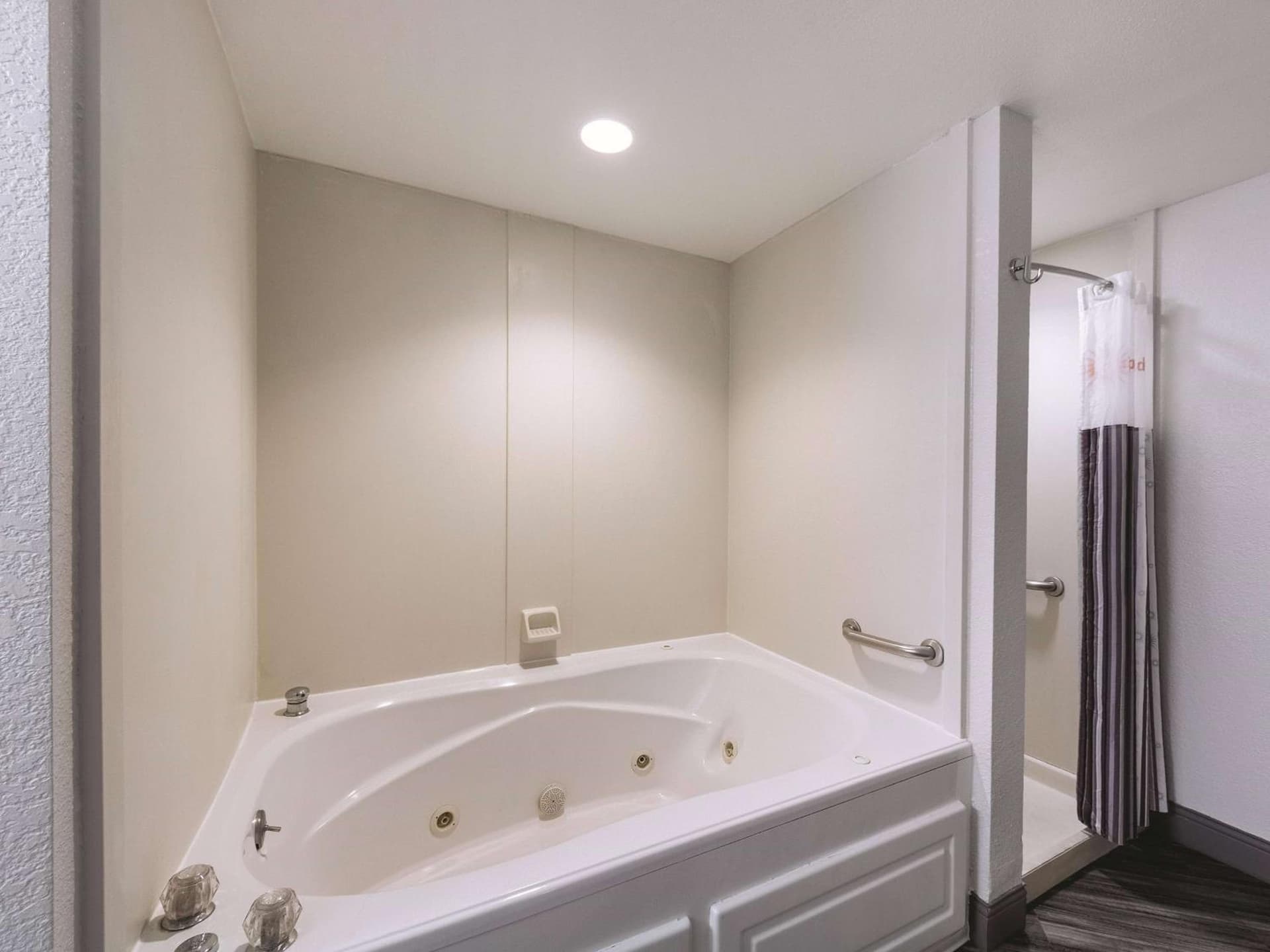 La Quinta Inn & Suites by Wyndham San Antonio Downtown gallery photo in San Antonio, TX — image 6