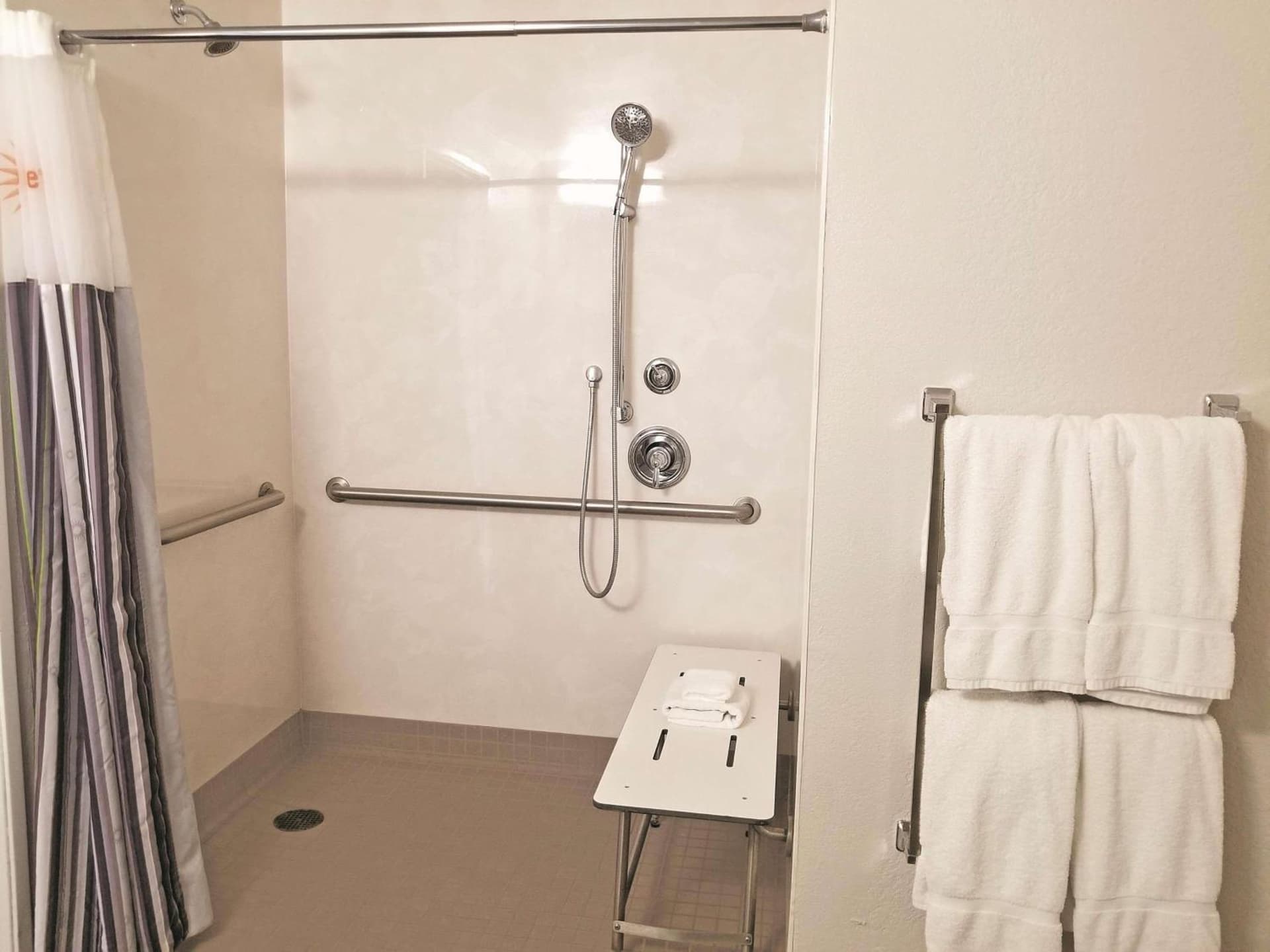 La Quinta Inn & Suites by Wyndham San Antonio Downtown gallery photo in San Antonio, TX — image 17