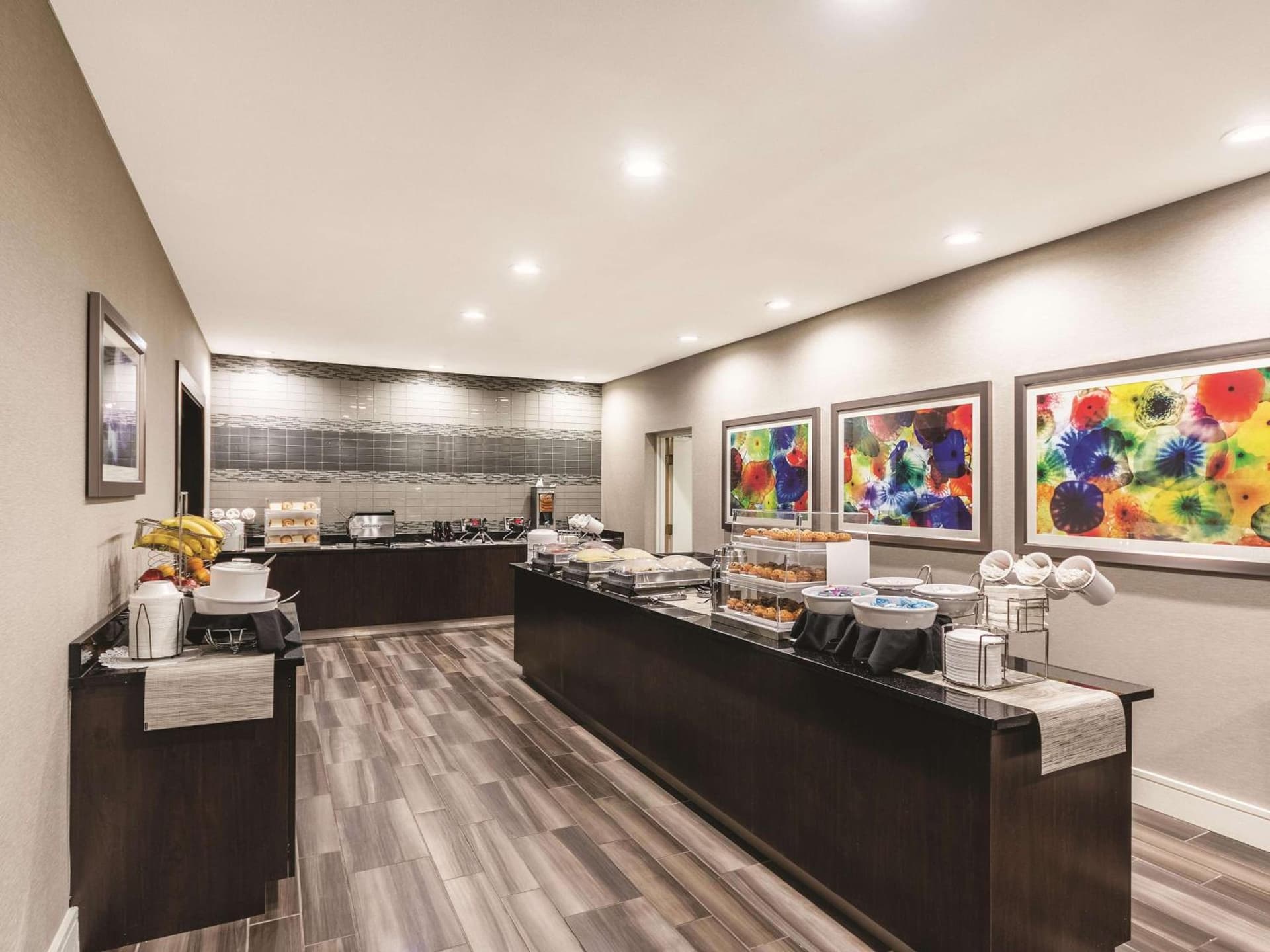 La Quinta Inn & Suites by Wyndham San Antonio Downtown gallery photo in San Antonio, TX — image 43