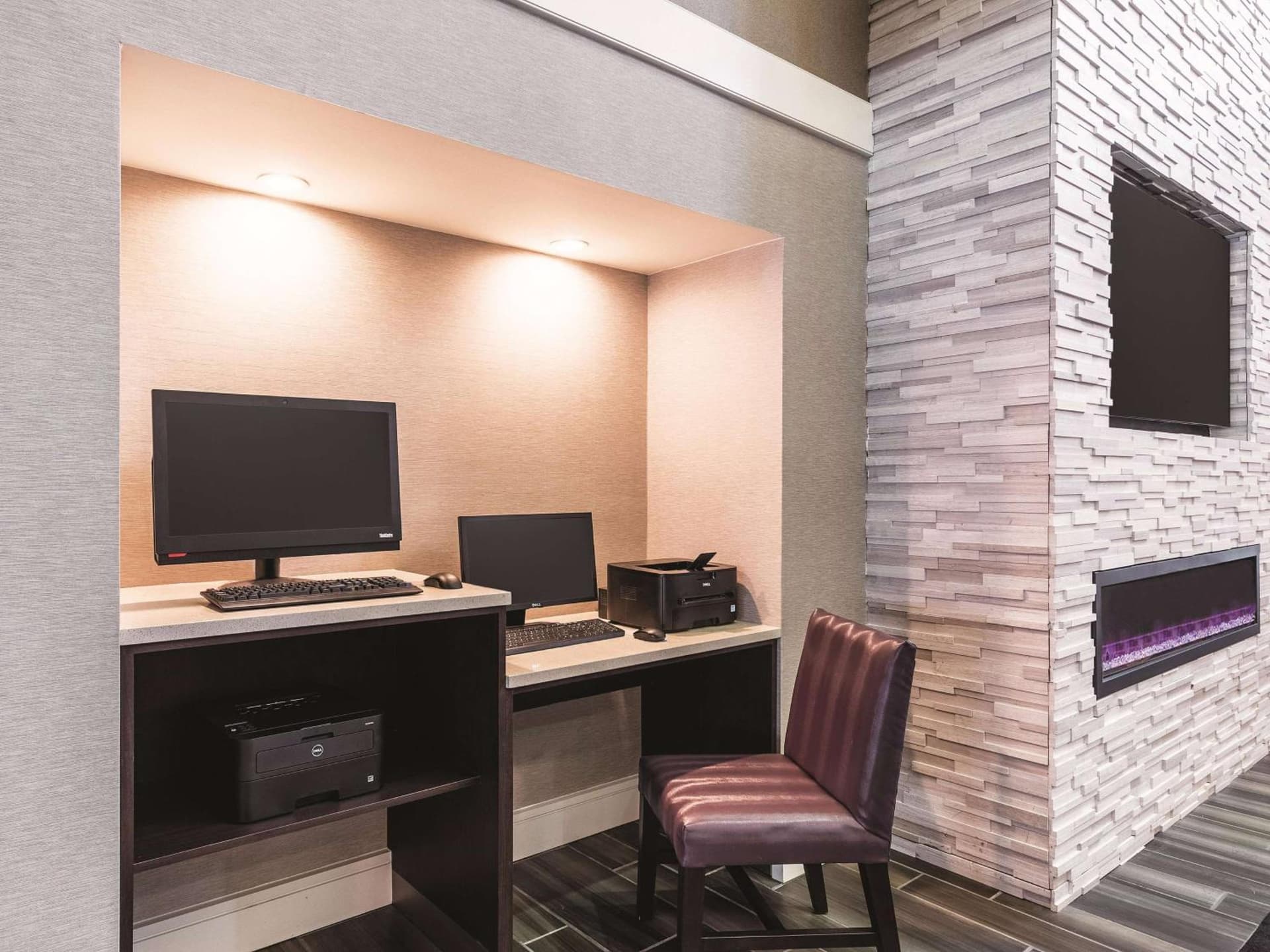 La Quinta Inn & Suites by Wyndham San Antonio Downtown gallery photo in San Antonio, TX — image 21