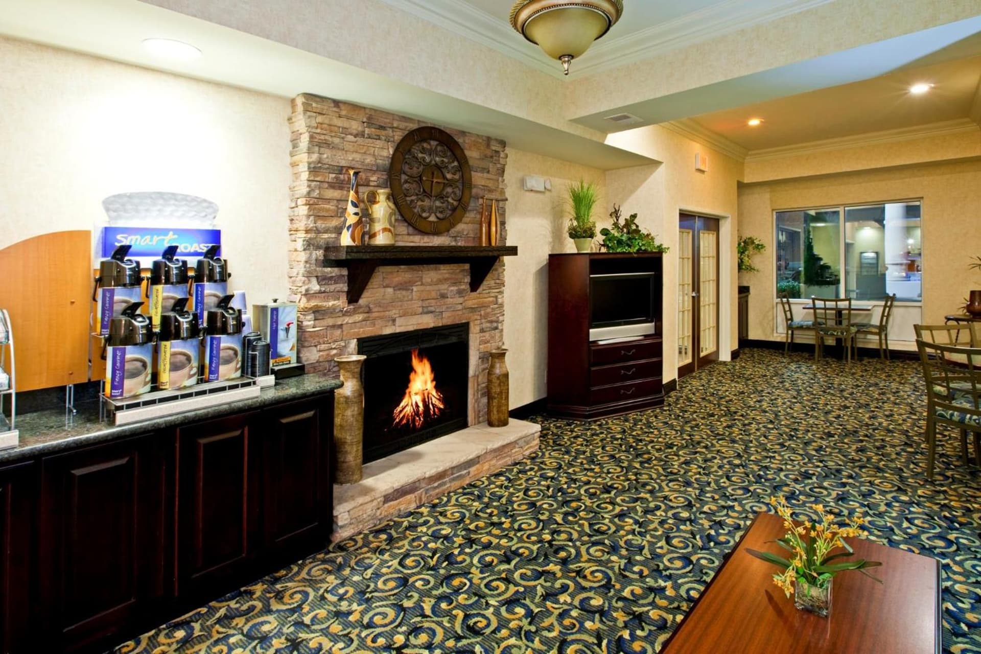 Holiday Inn Express Hotel & Suites Frankfort by IHG interior in Frankfort, KY — gallery photo 2