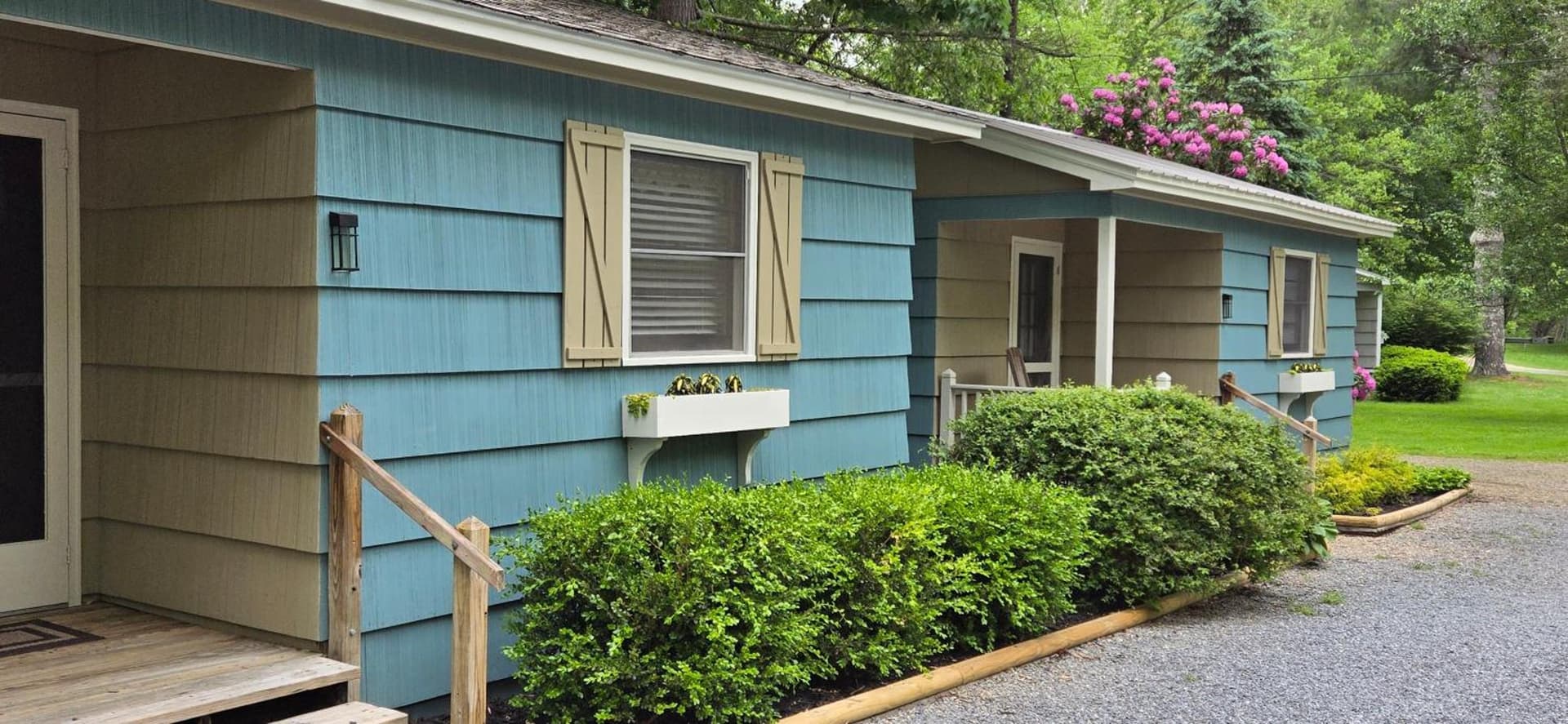 Cozy Creek Cottages interior in Maggie Valley, NC — gallery photo 2