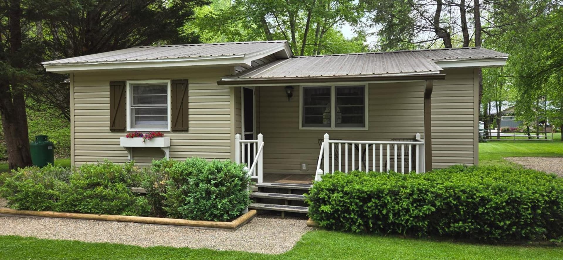 Cozy Creek Cottages featured exterior or lobby in Maggie Valley, NC — similar hotel