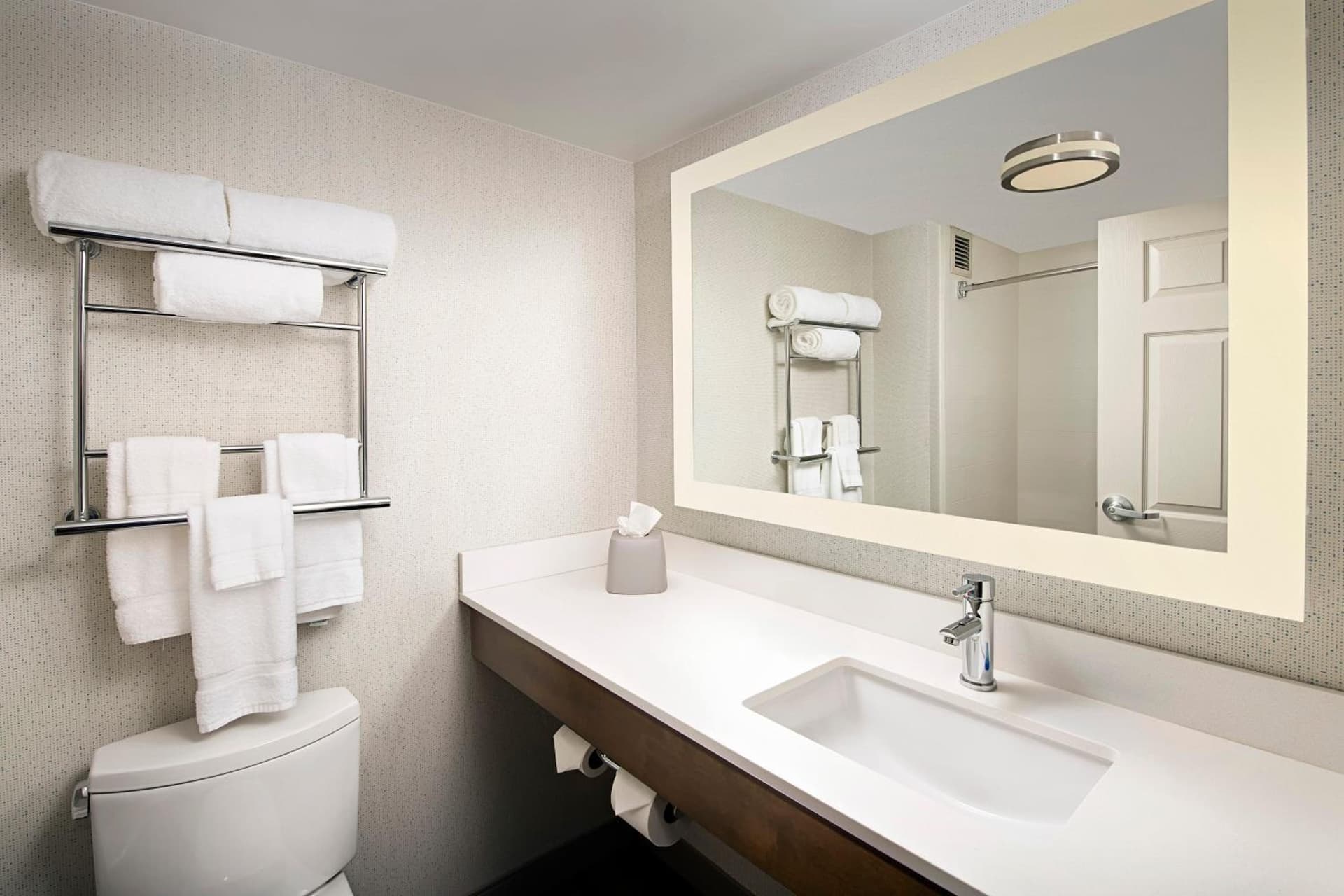 Holiday Inn Express & Suites Baltimore - BWI Airport North by IHG gallery photo in Linthicum Heights, MD — image 41