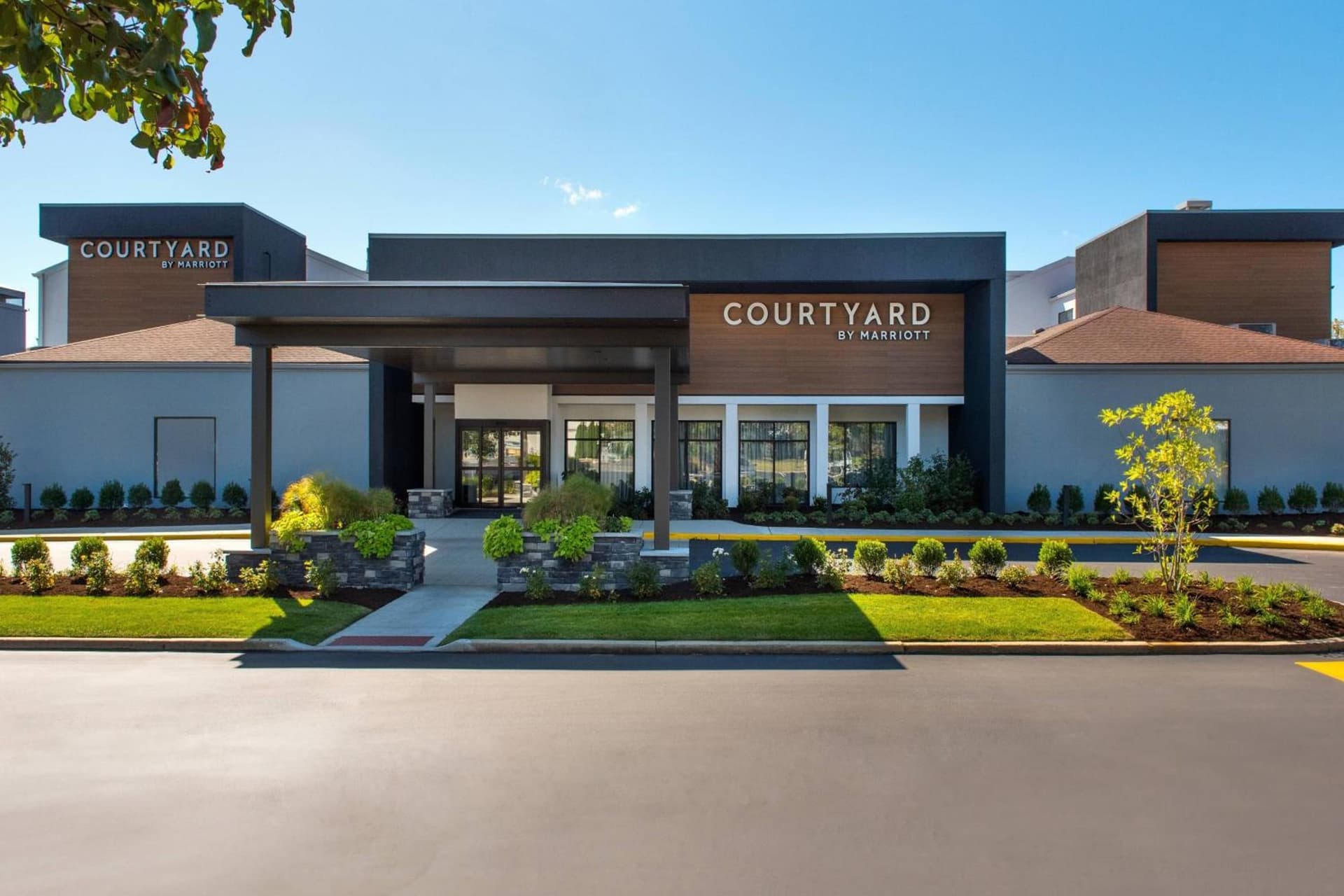 Courtyard Philadelphia Devon/Villanova interior in Wayne, PA — gallery photo 2