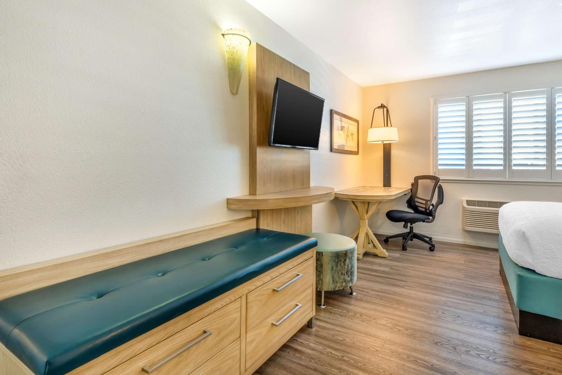 Best Western Plus Capitola By-the-Sea Inn & Suites property views in Capitola, CA — gallery photo 3