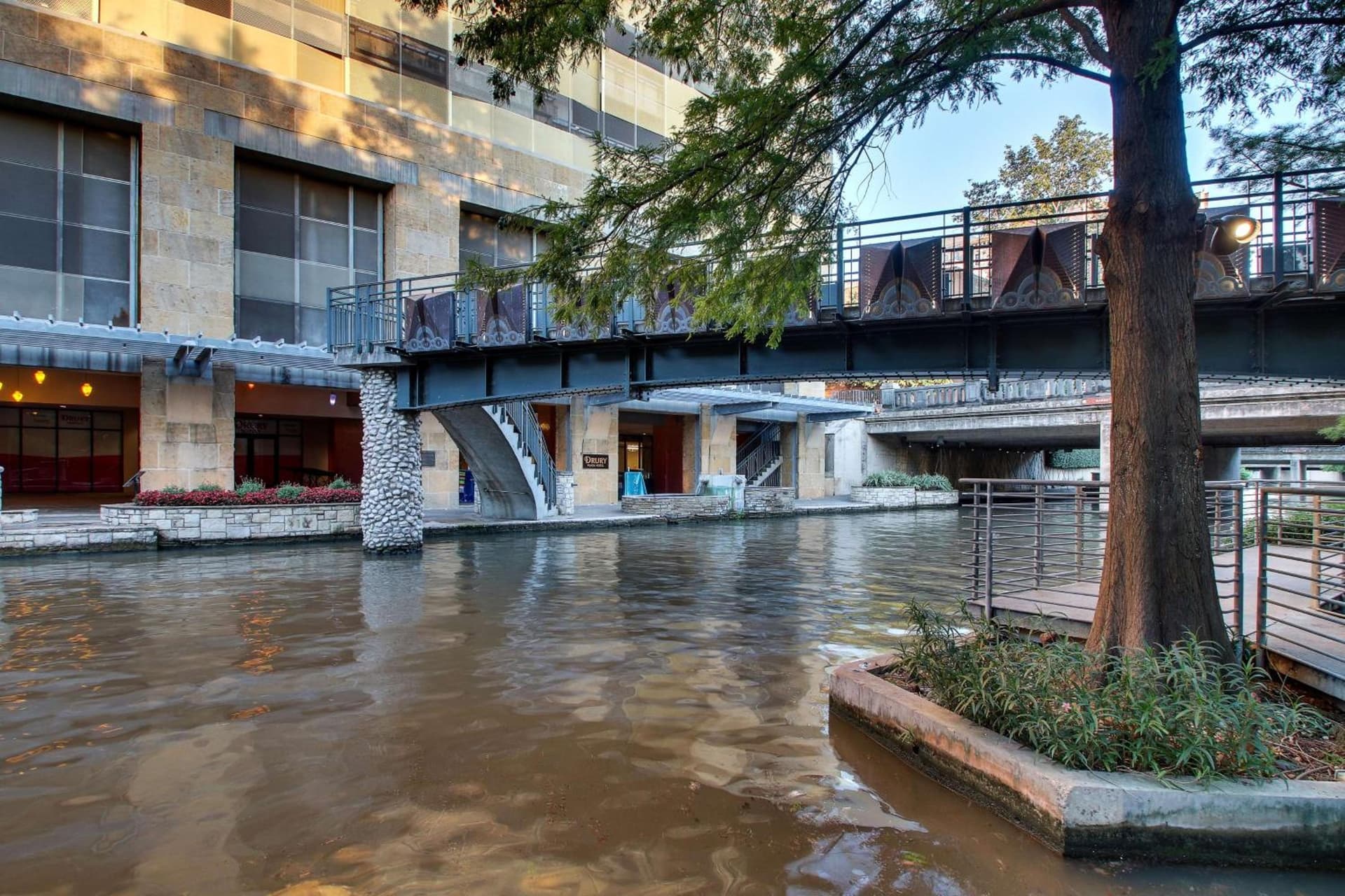 Drury Plaza Hotel San Antonio Riverwalk gallery photo in San Antonio, TX — image 40