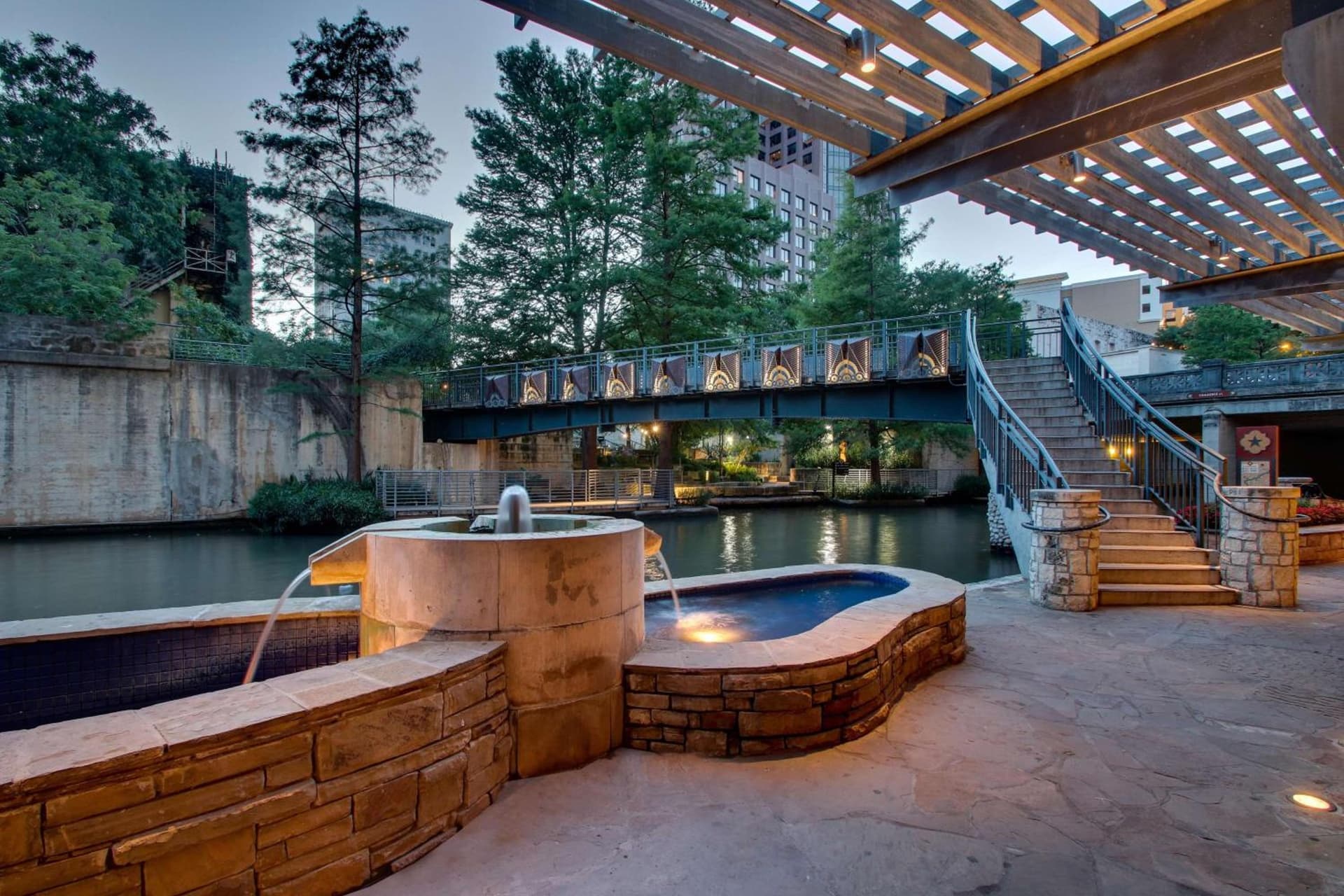 Drury Plaza Hotel San Antonio Riverwalk gallery photo in San Antonio, TX — image 78