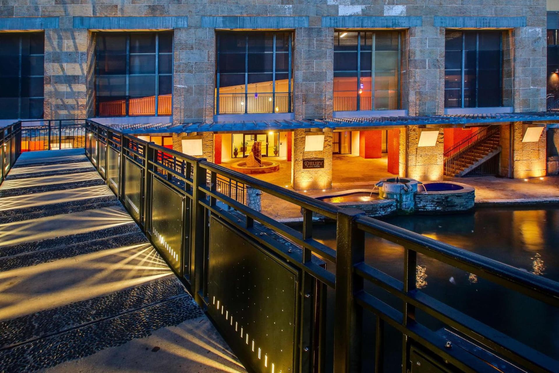Drury Plaza Hotel San Antonio Riverwalk gallery photo in San Antonio, TX — image 58