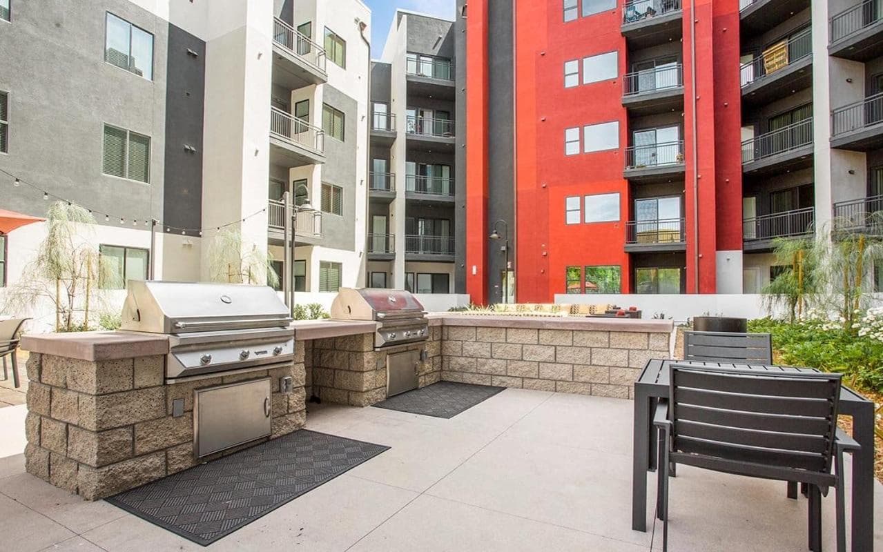 Luxury Designed 2 Bedrooms Part Hotel in Woodland Hills CA property views in Los Angeles, CA — gallery photo 3
