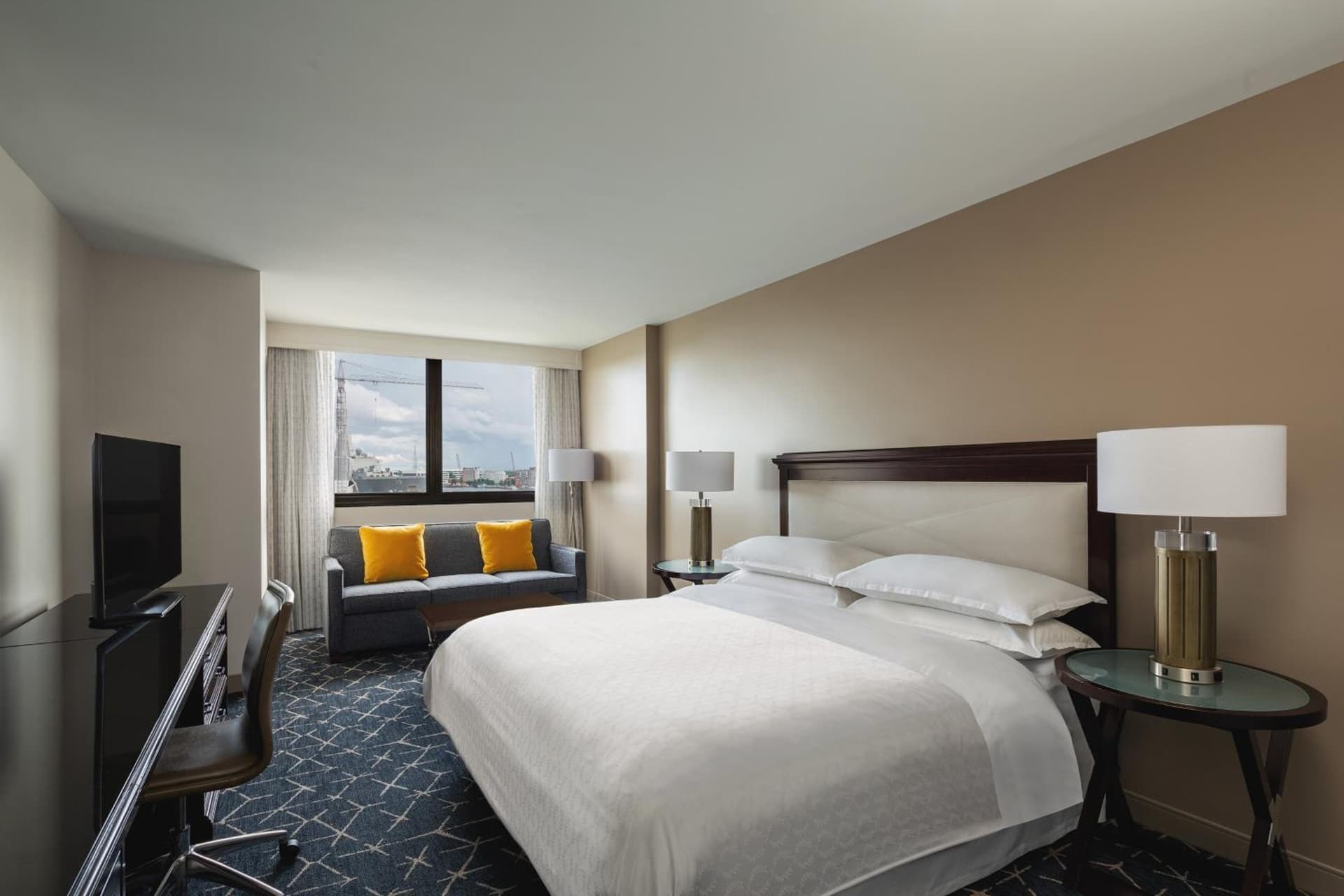 Sheraton Norfolk Waterside Hotel gallery photo in Norfolk, VA — image 8