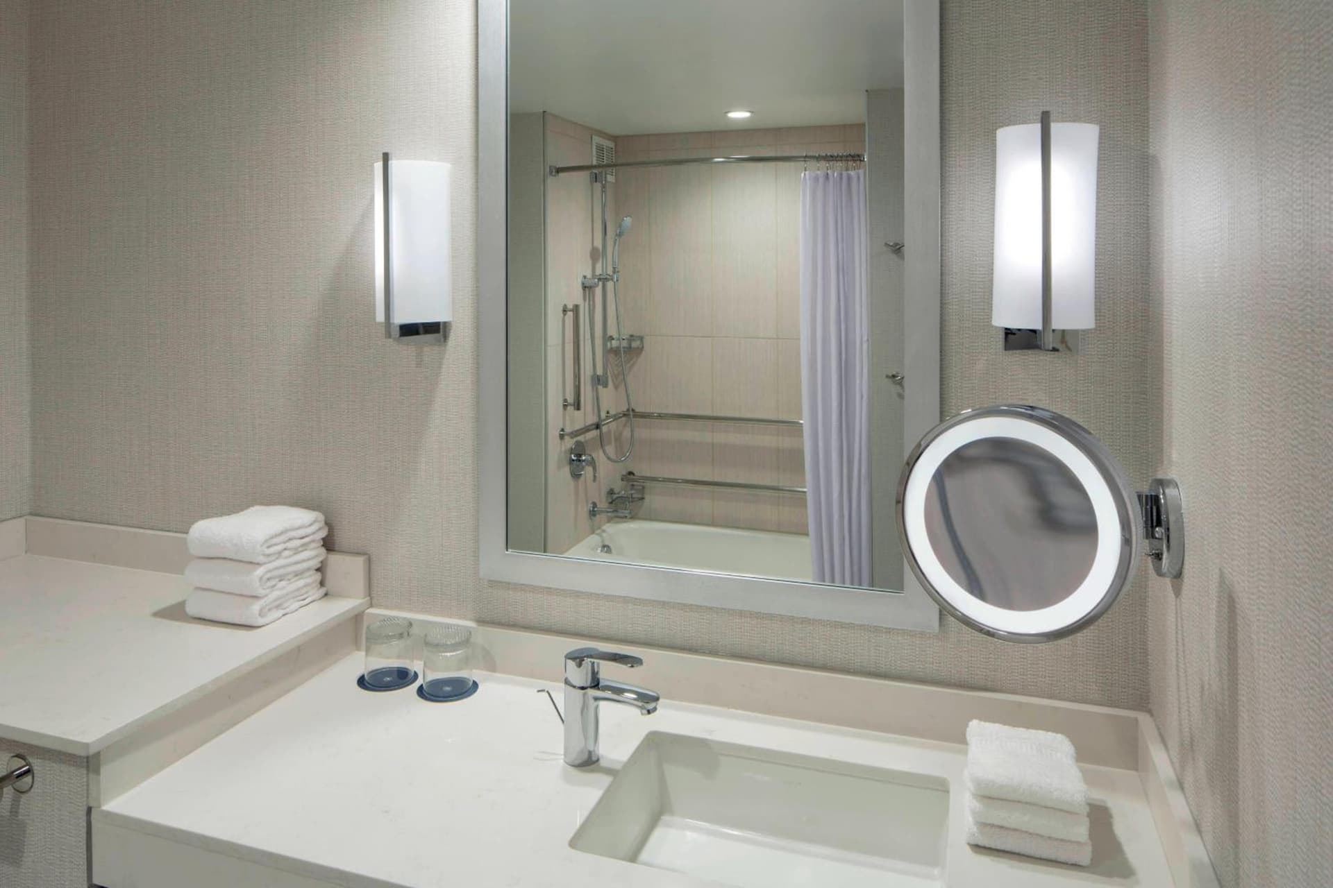 Sheraton Norfolk Waterside Hotel gallery photo in Norfolk, VA — image 49