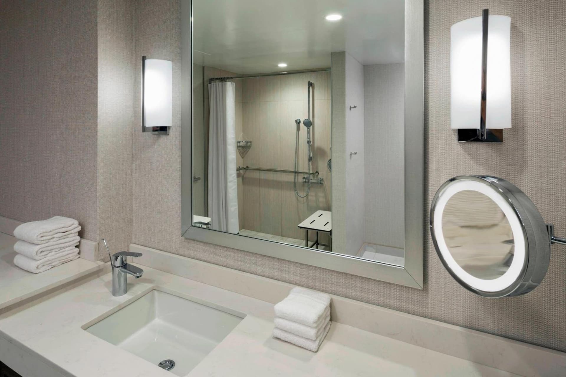 Sheraton Norfolk Waterside Hotel gallery photo in Norfolk, VA — image 14