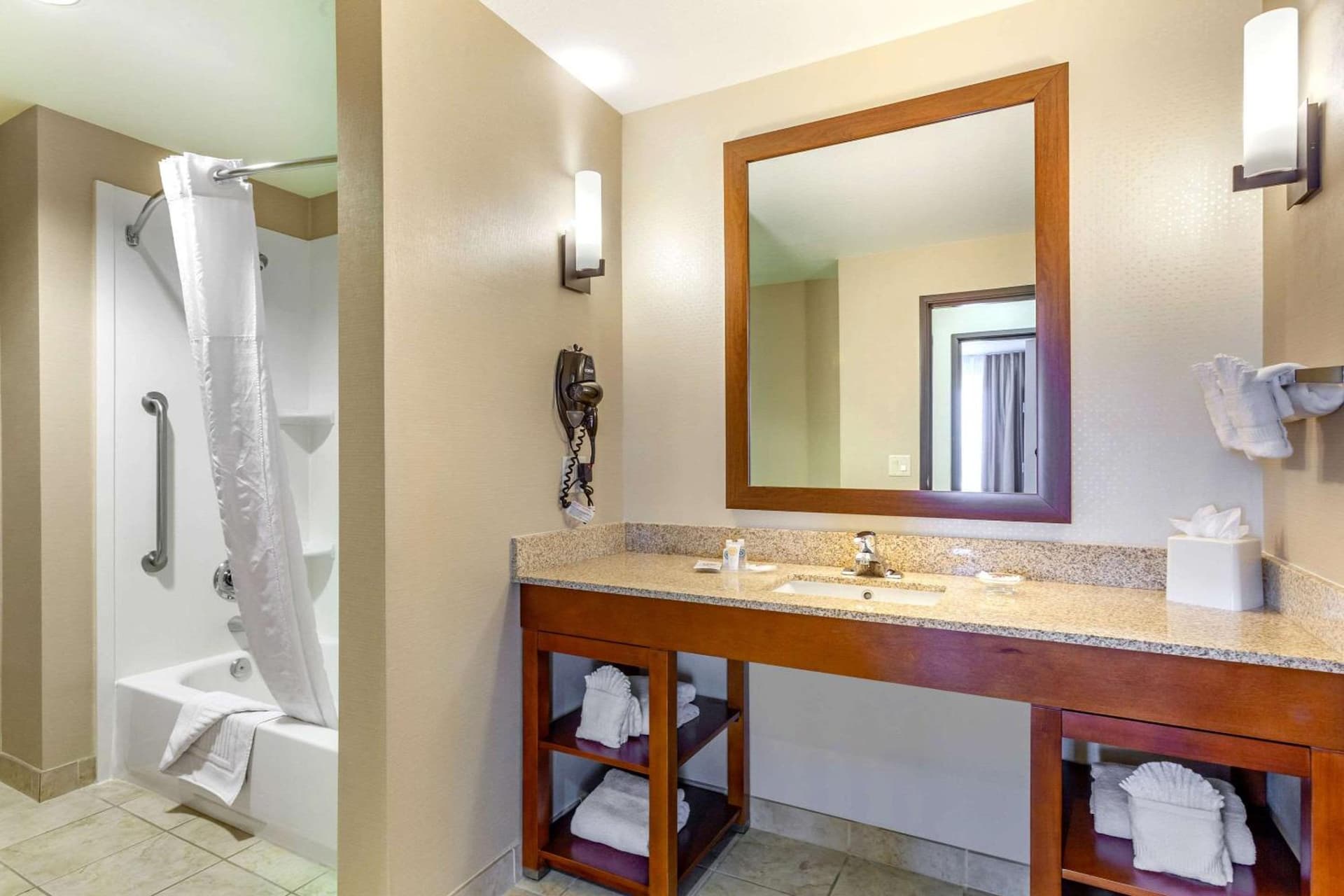 Comfort Suites Glendale - State Farm Stadium Area gallery photo in Glendale, AZ — image 21