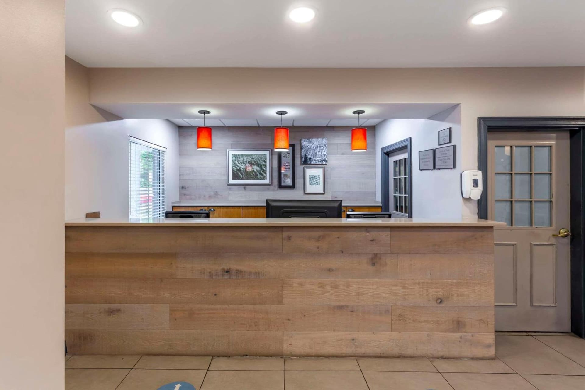Country Inn & Suites by Radisson, Newport News South, VA interior in Newport News, VA — gallery photo 2