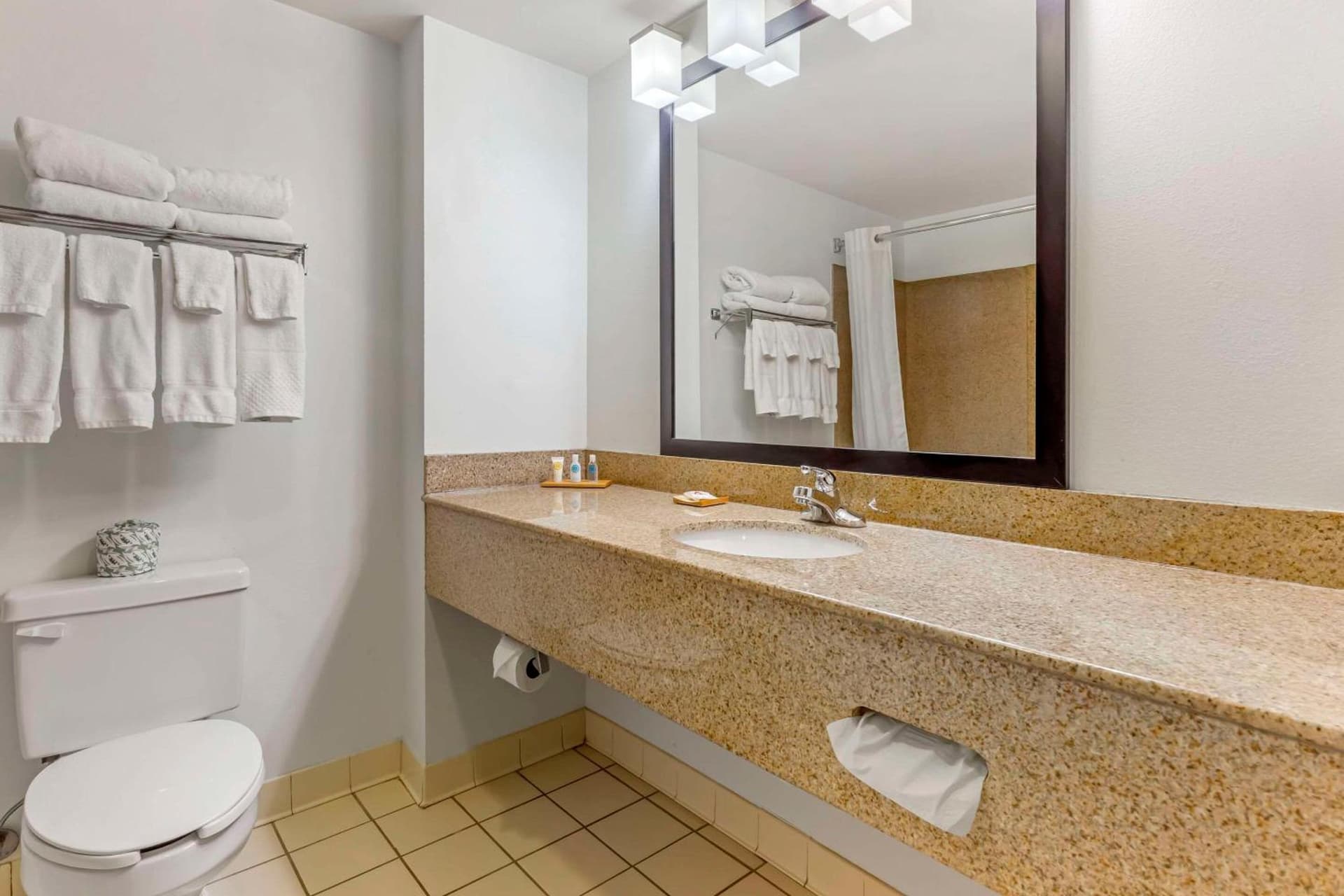 Country Inn & Suites by Radisson, Newport News South, VA gallery photo in Newport News, VA — image 9