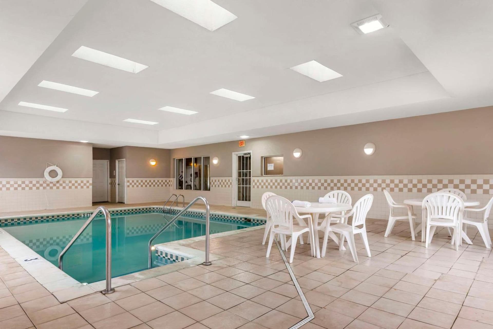 Country Inn & Suites by Radisson, Newport News South, VA gallery photo in Newport News, VA — image 17