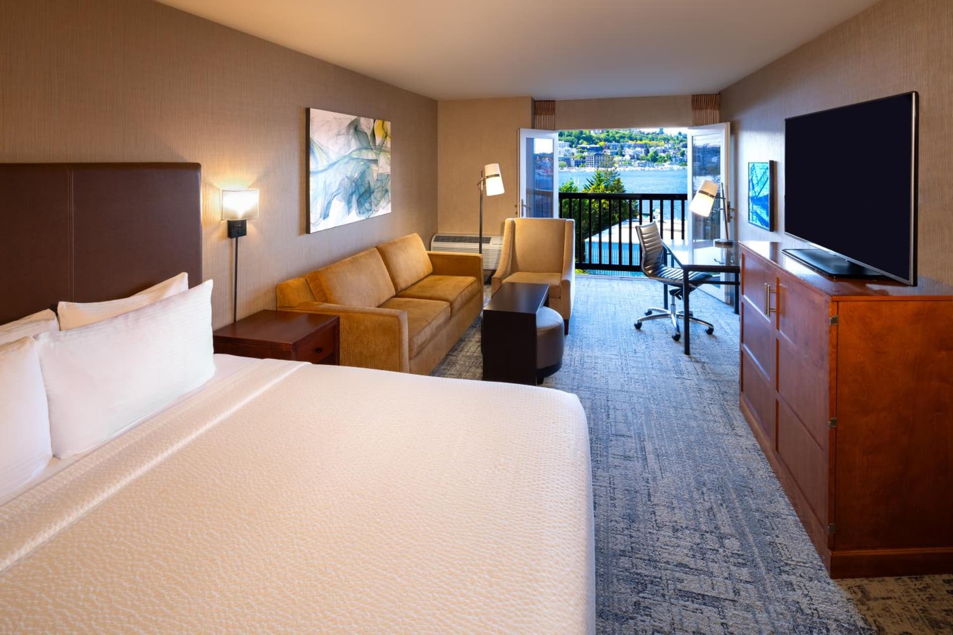 Silver Cloud Hotel - Seattle Lake Union property views in Seattle, WA — gallery photo 3