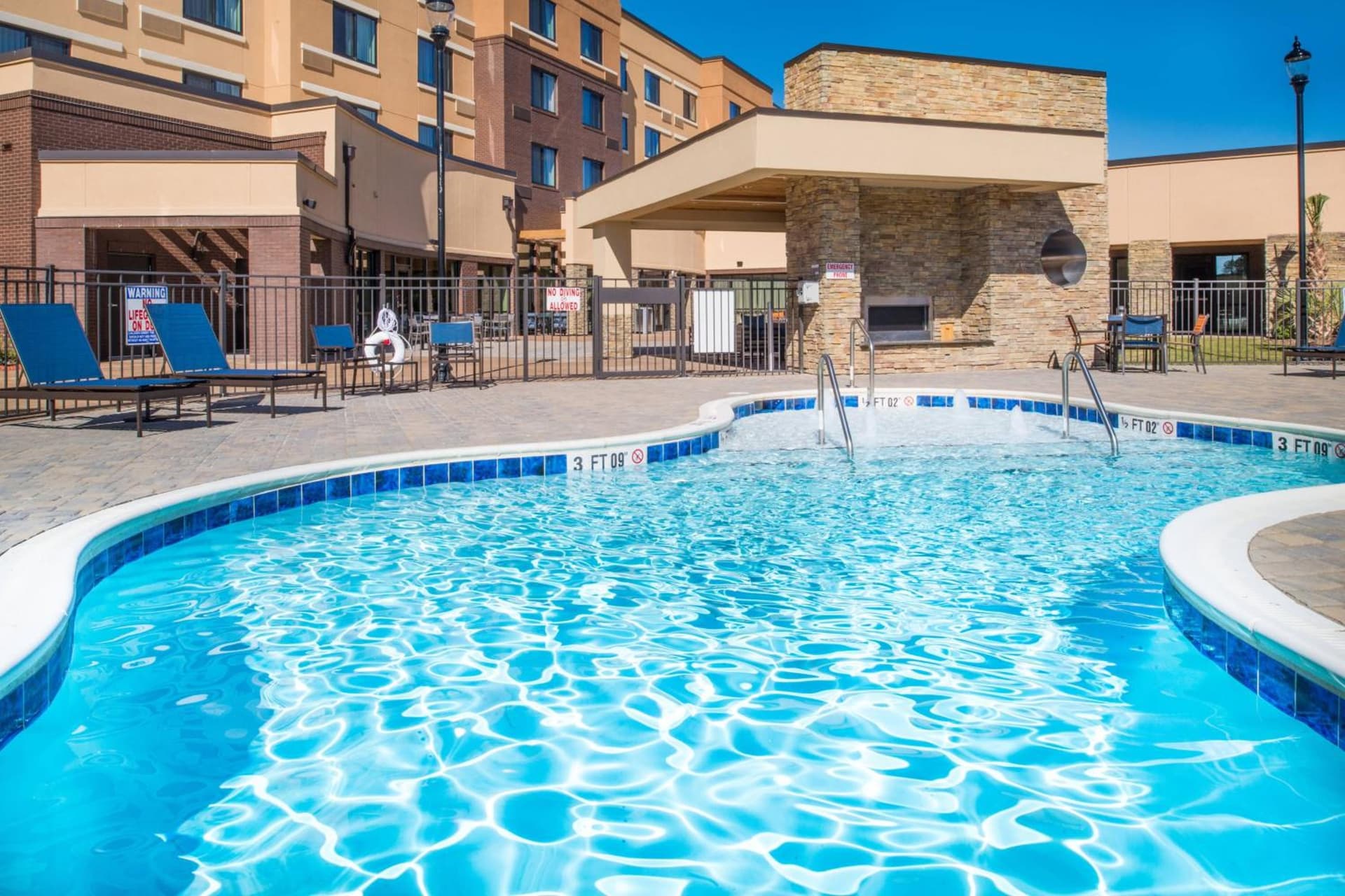 Courtyard by Marriott Jacksonville interior in Jacksonville, NC — gallery photo 2