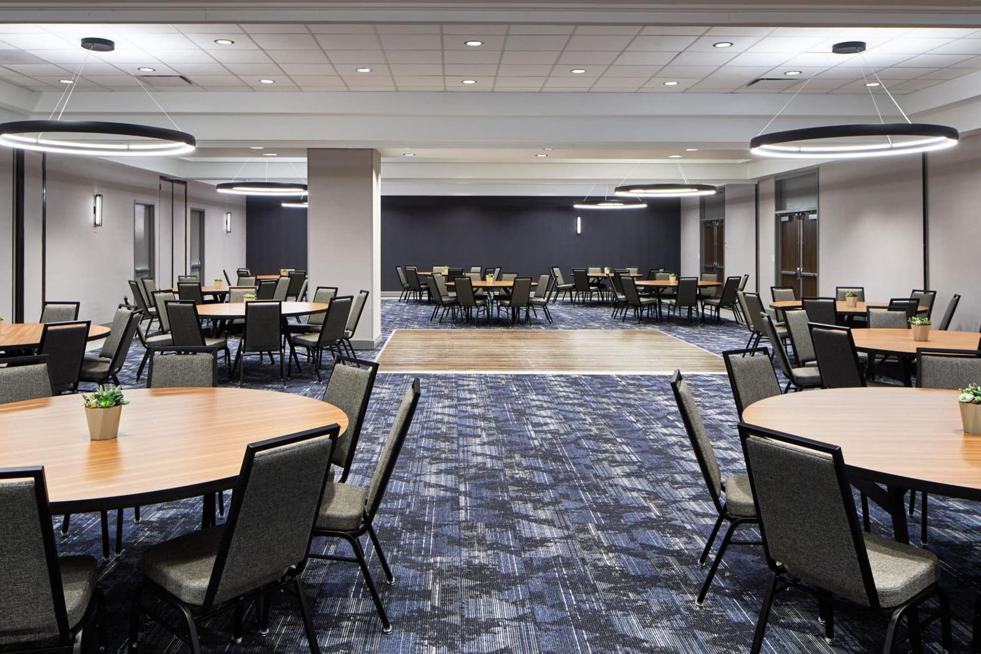 Courtyard by Marriott Detroit Downtown gallery photo in Detroit, MI — image 7